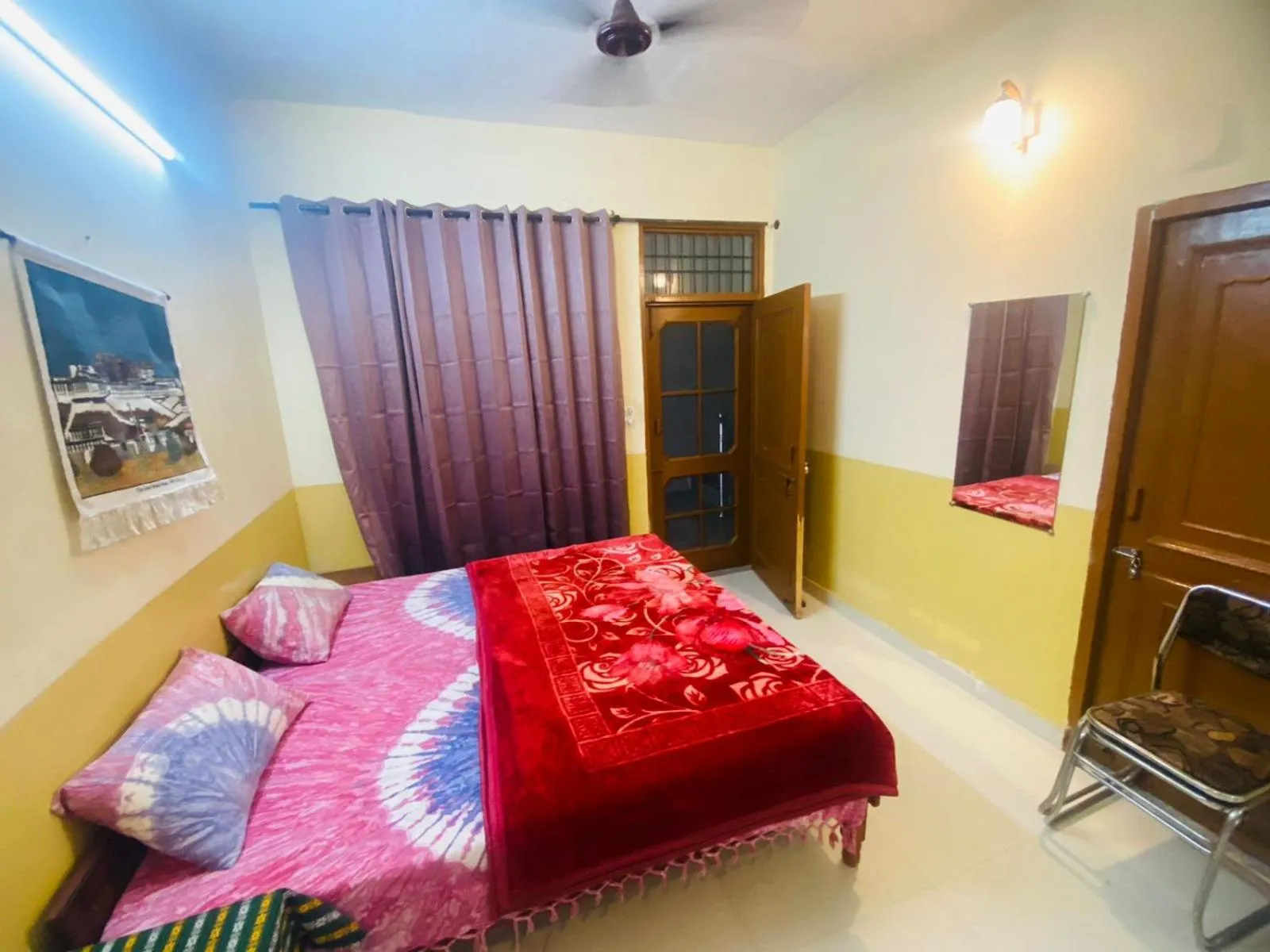 Bed in Negi Lodge Chandigarh