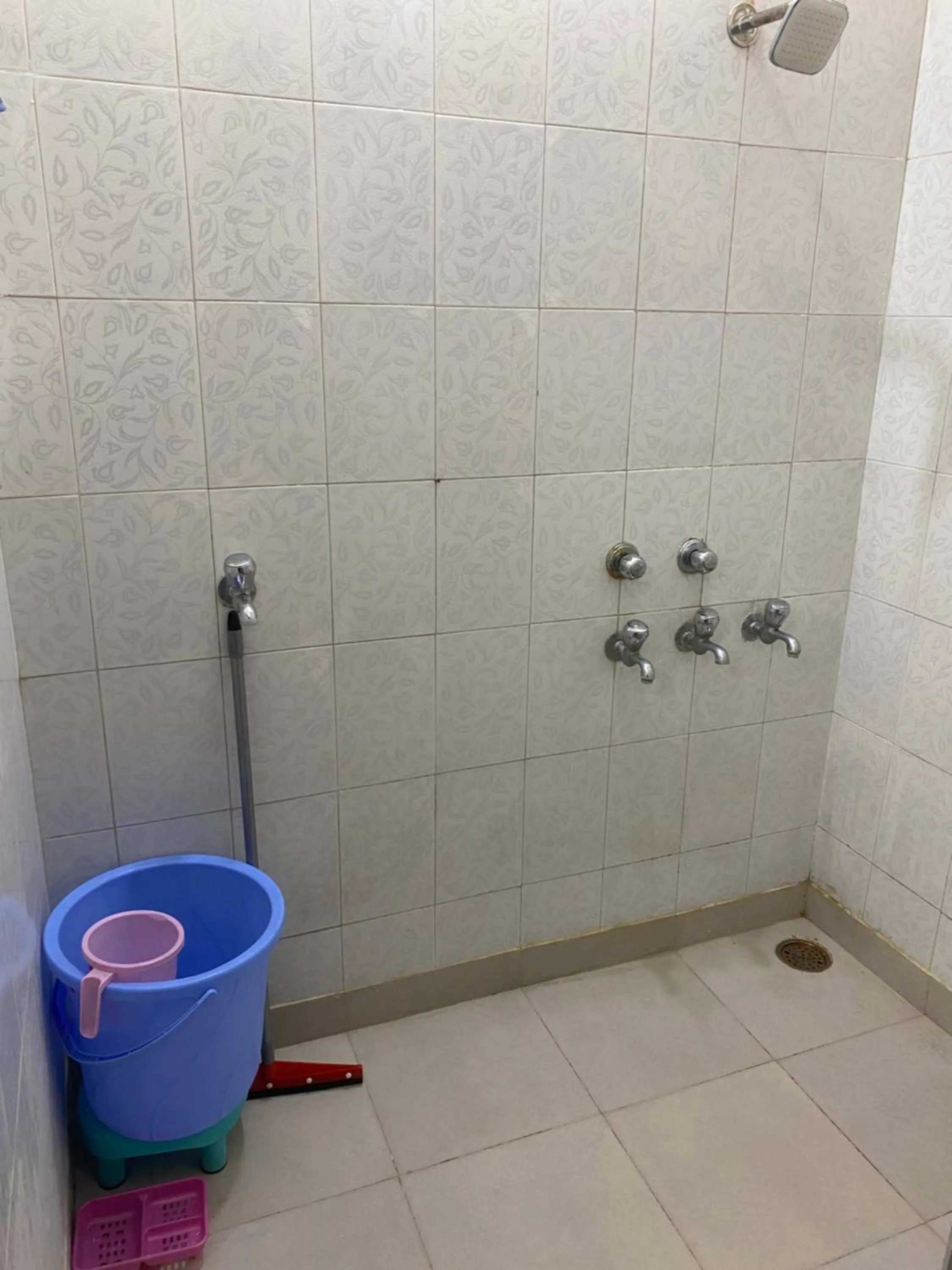 Shower in Negi Lodge Chandigarh