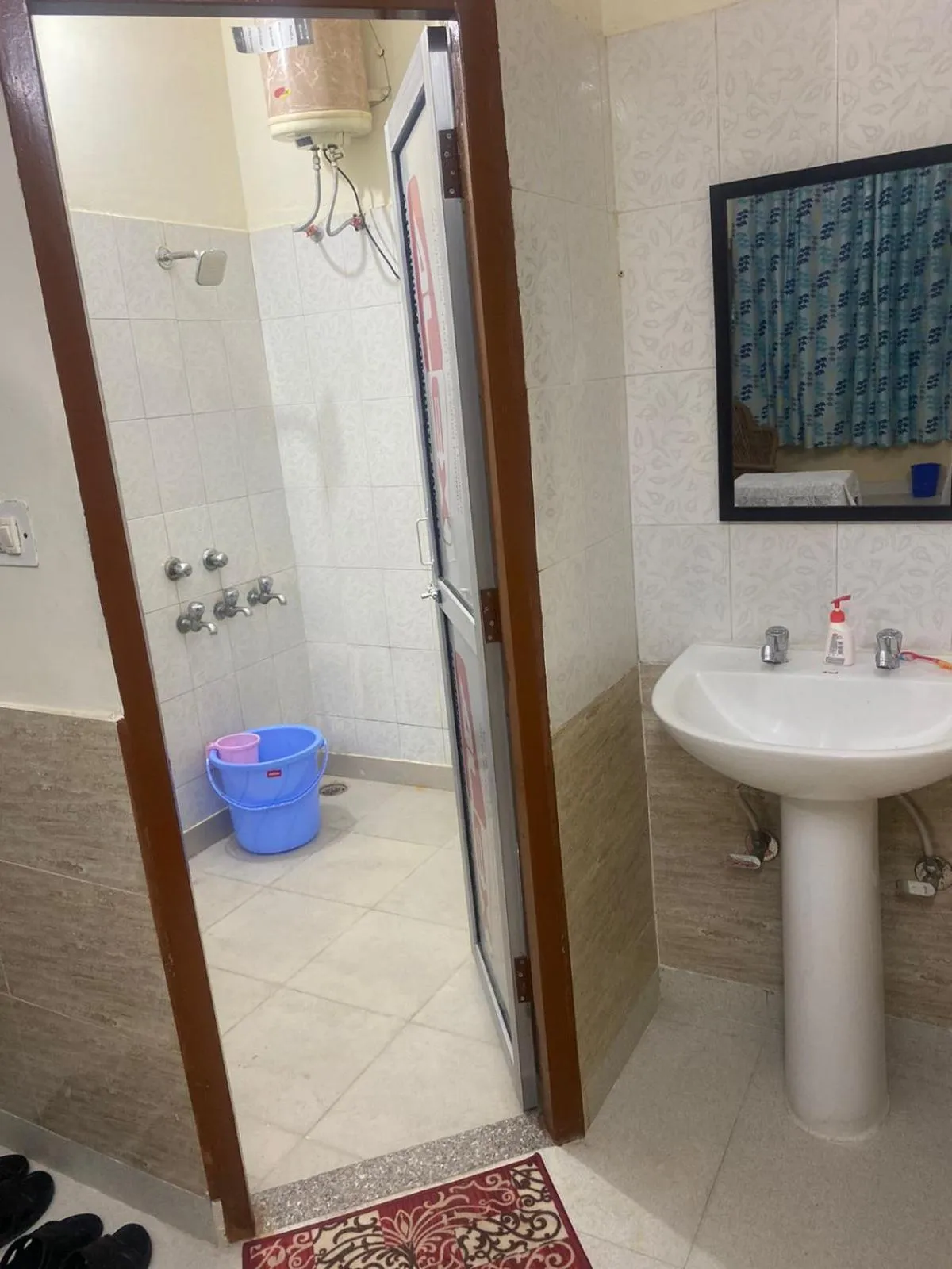Bathroom in Negi Lodge Chandigarh