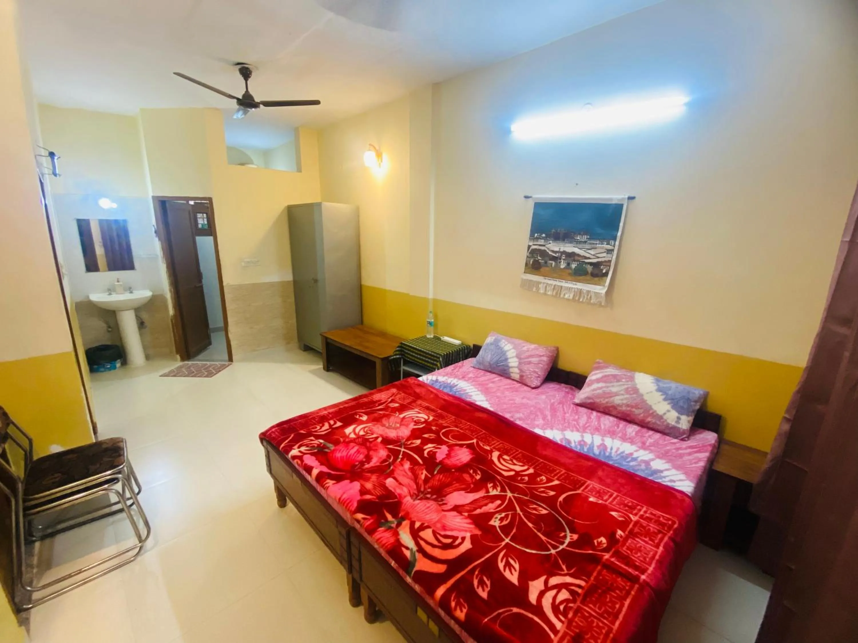 Bed in Negi Lodge Chandigarh