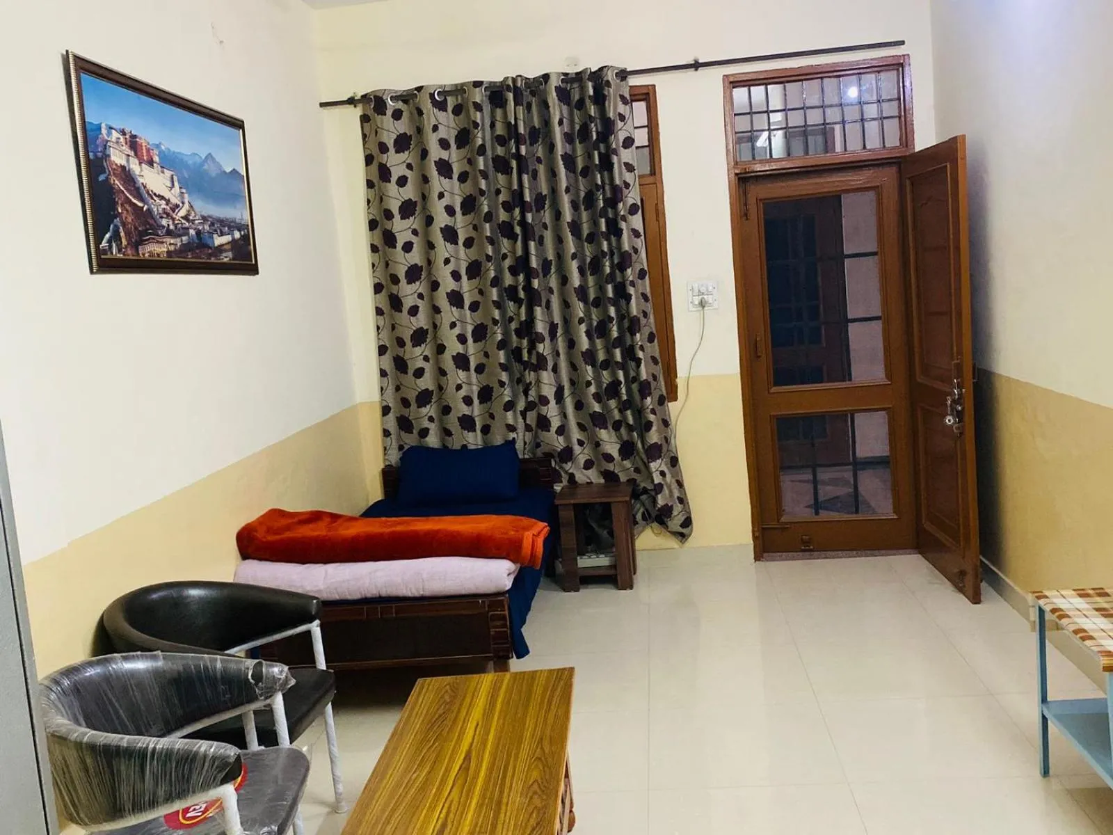 Bed in Negi Lodge Chandigarh