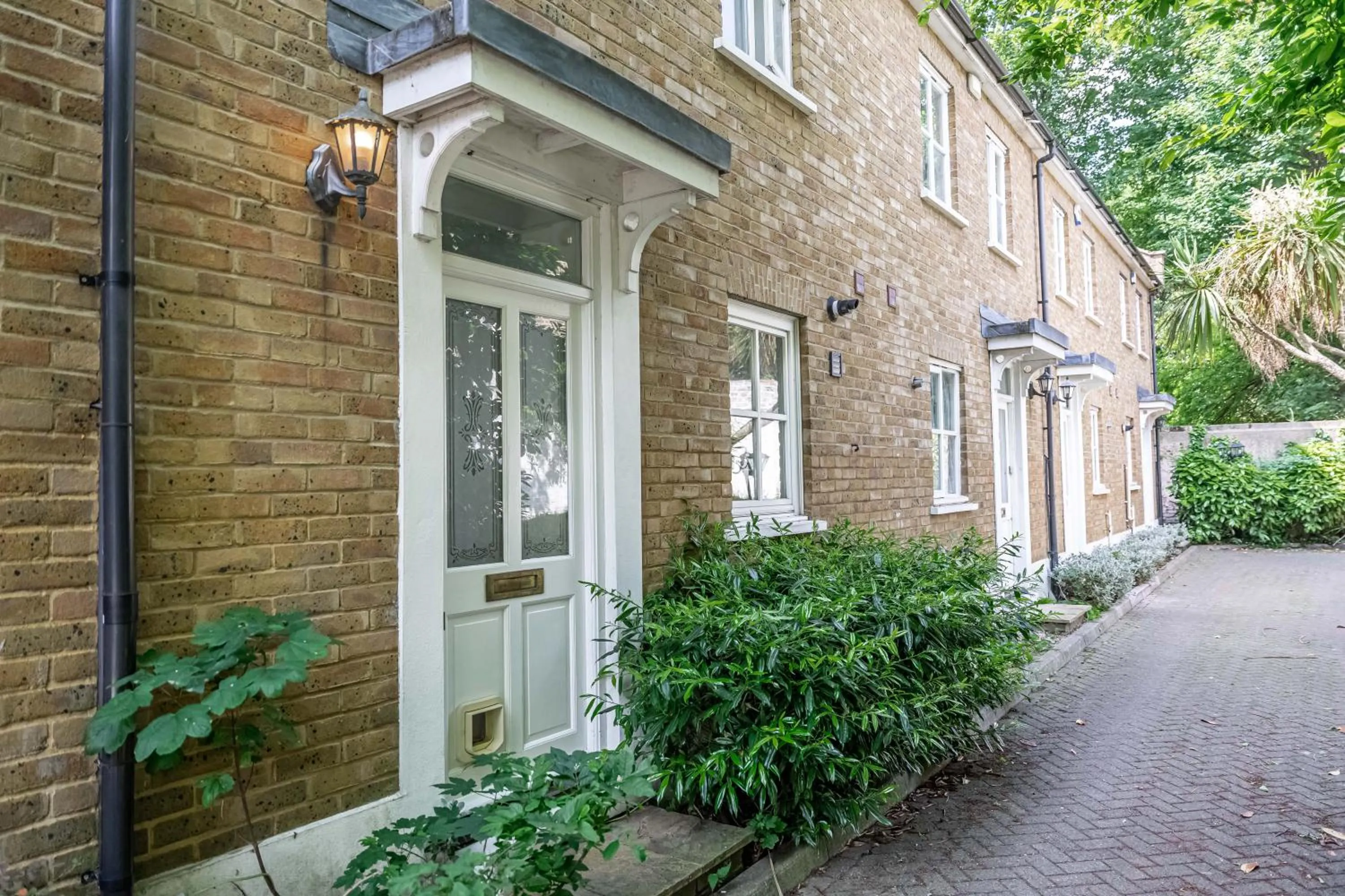 Stepney Green Gated Area with Parking & Garden