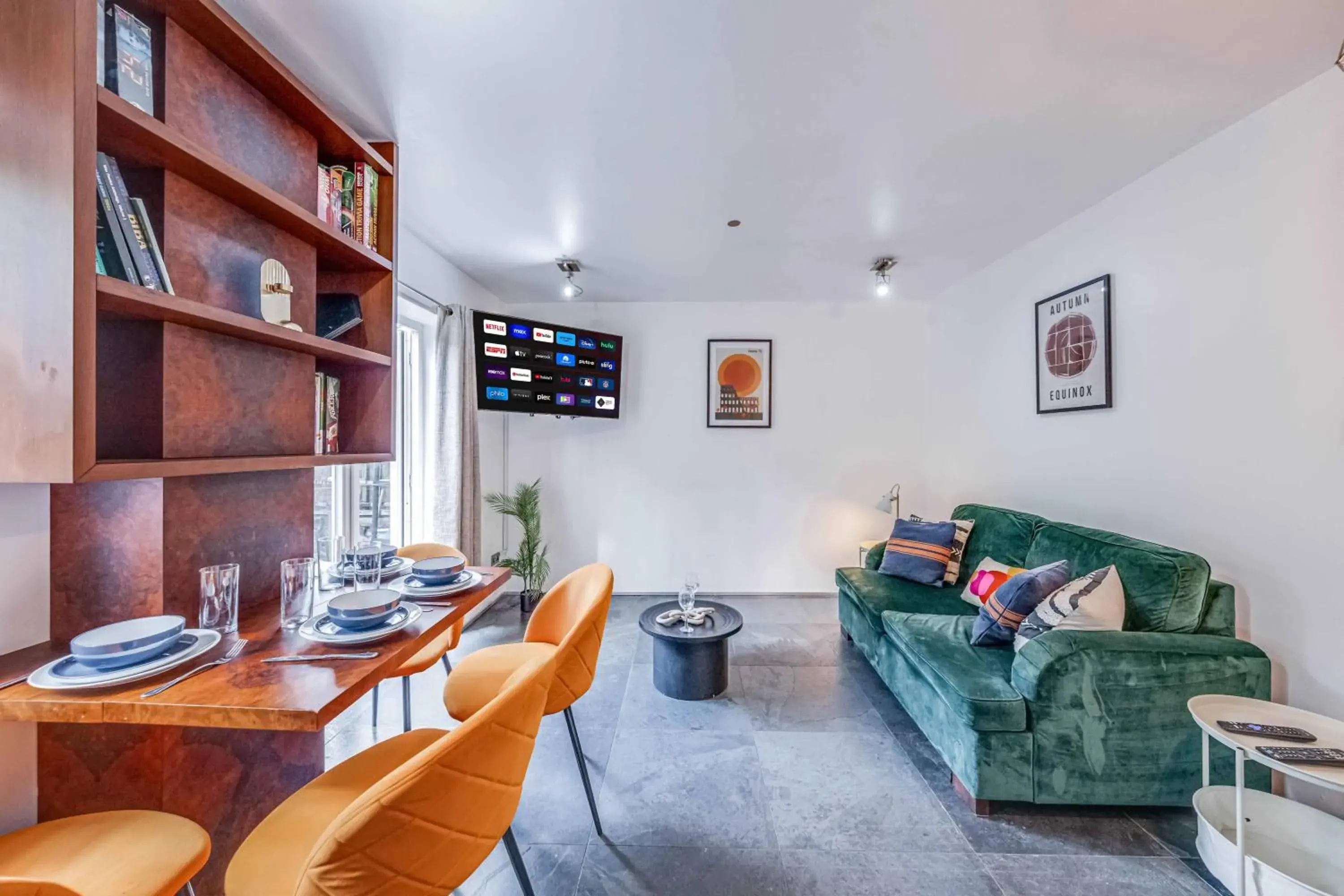 Stepney Green Gated Area with Parking & Garden Stepney Green Gated Area with Parking & Garden