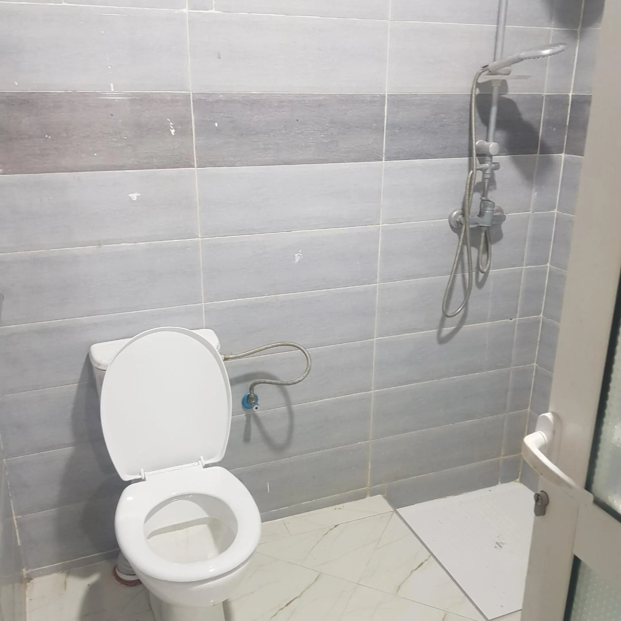 Shower in Hotel camping amtoudi