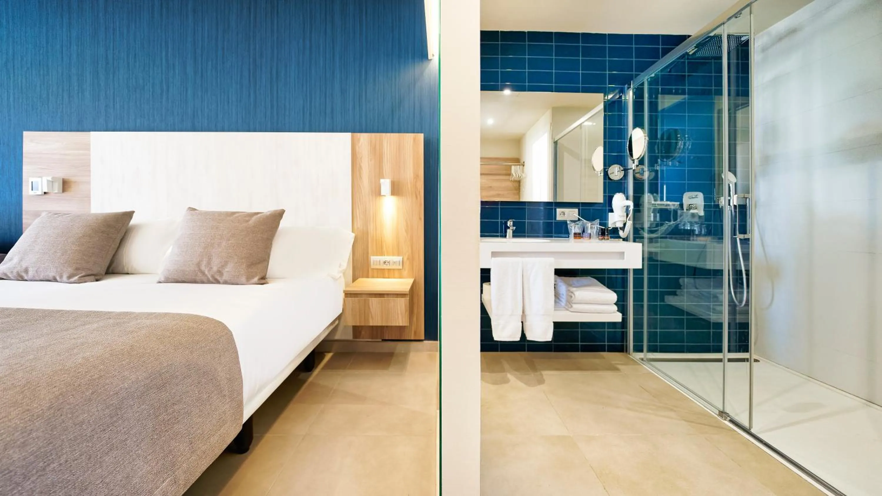 Bathroom, Bed in Club Maspalomas Suites & Spa - Adults Only