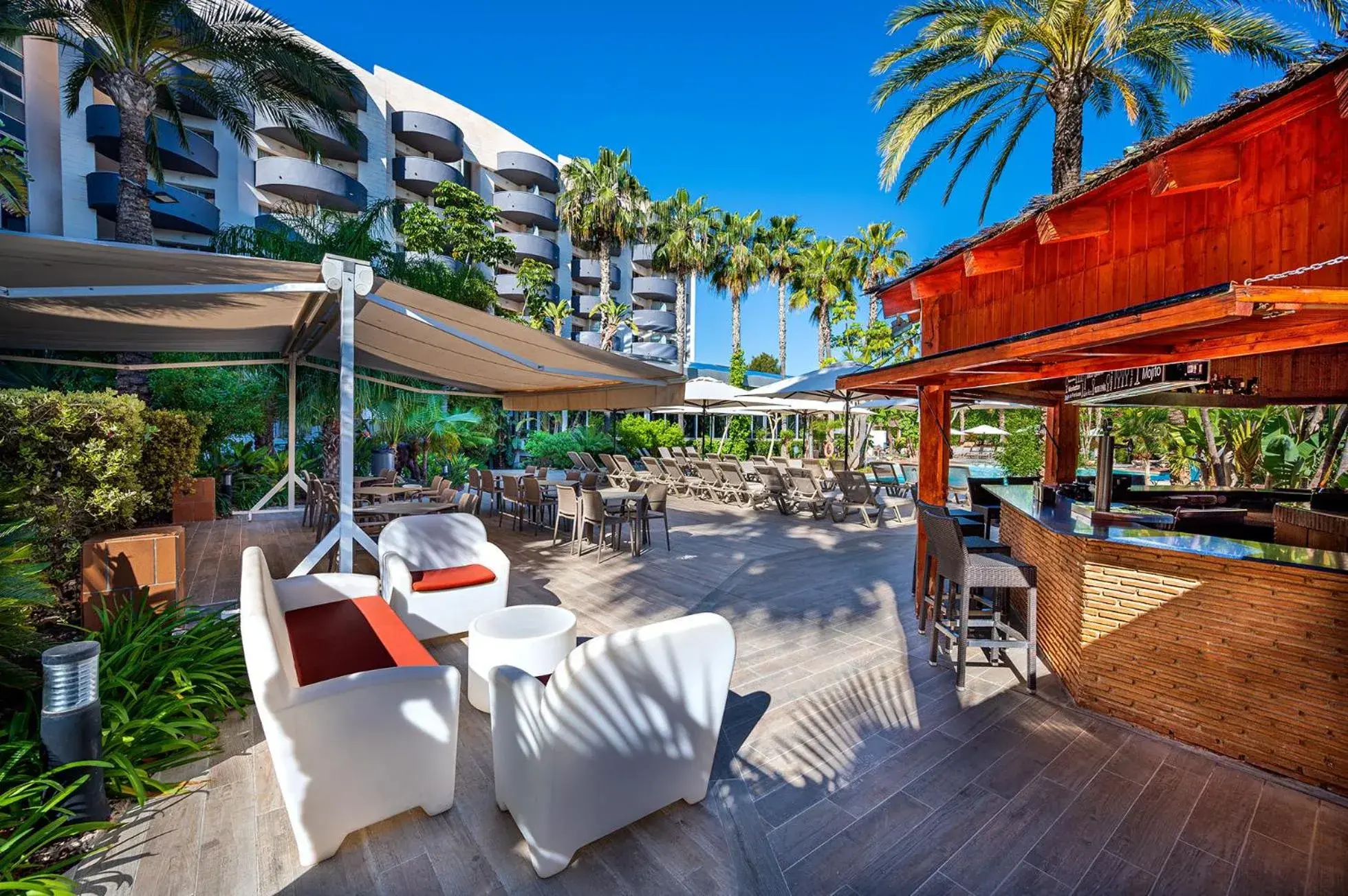 Lounge or bar in Albir Playa Hotel & Spa Lounge or bar in Albir Playa Hotel & Spa