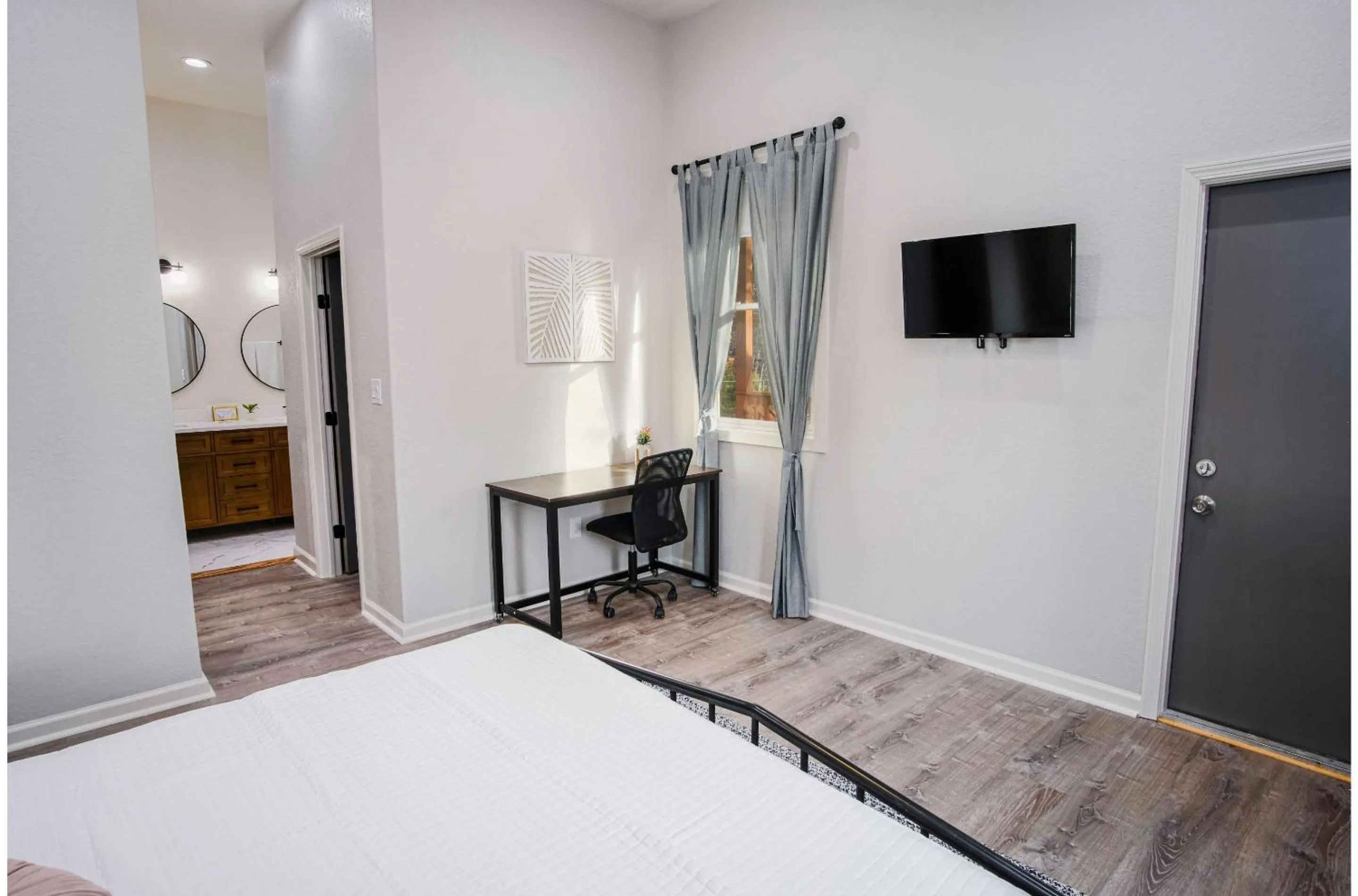 Other, Bed in Magnificent 4BR Near Famous Riverwalk and Downtown