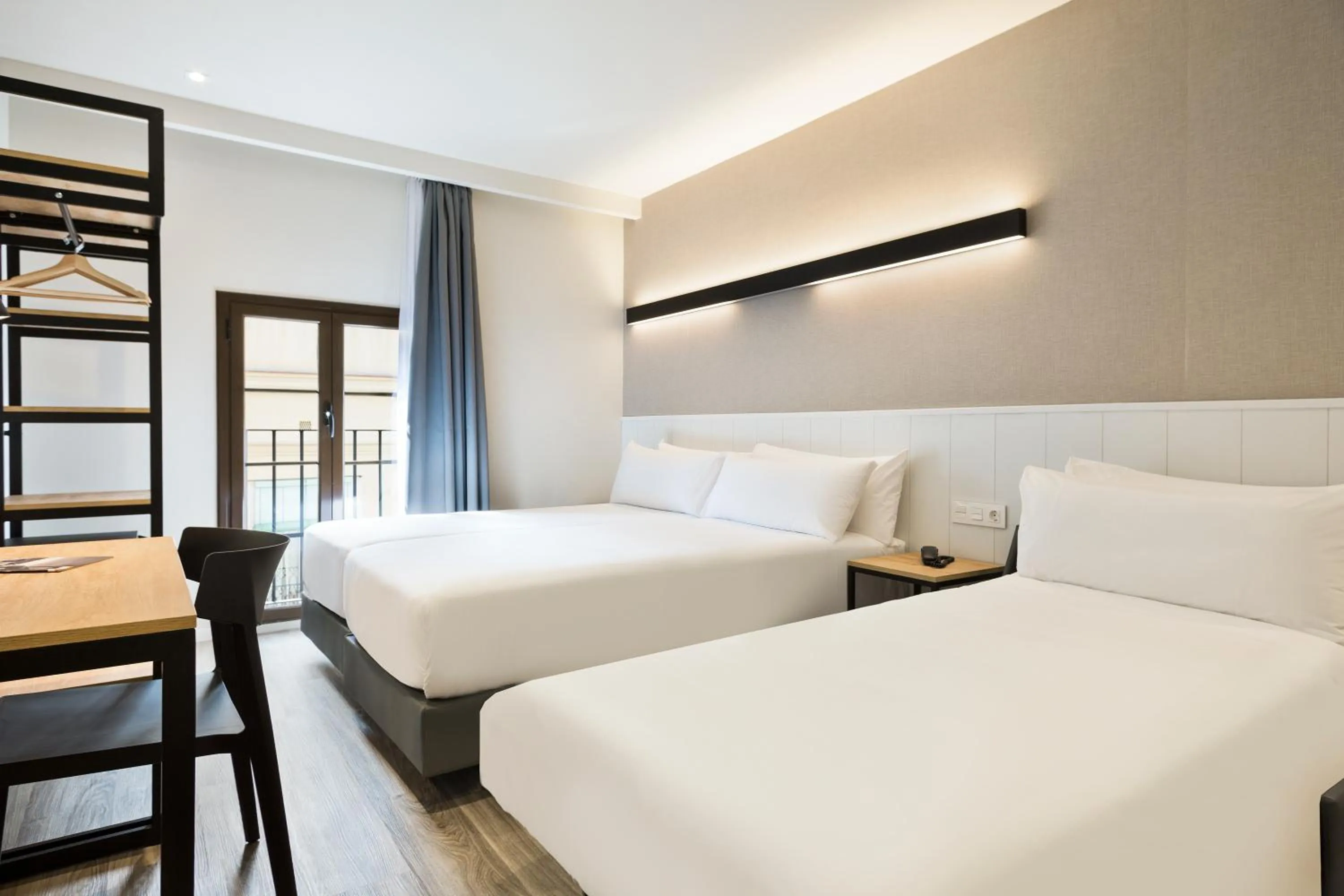 Bed in Acta BCN 40