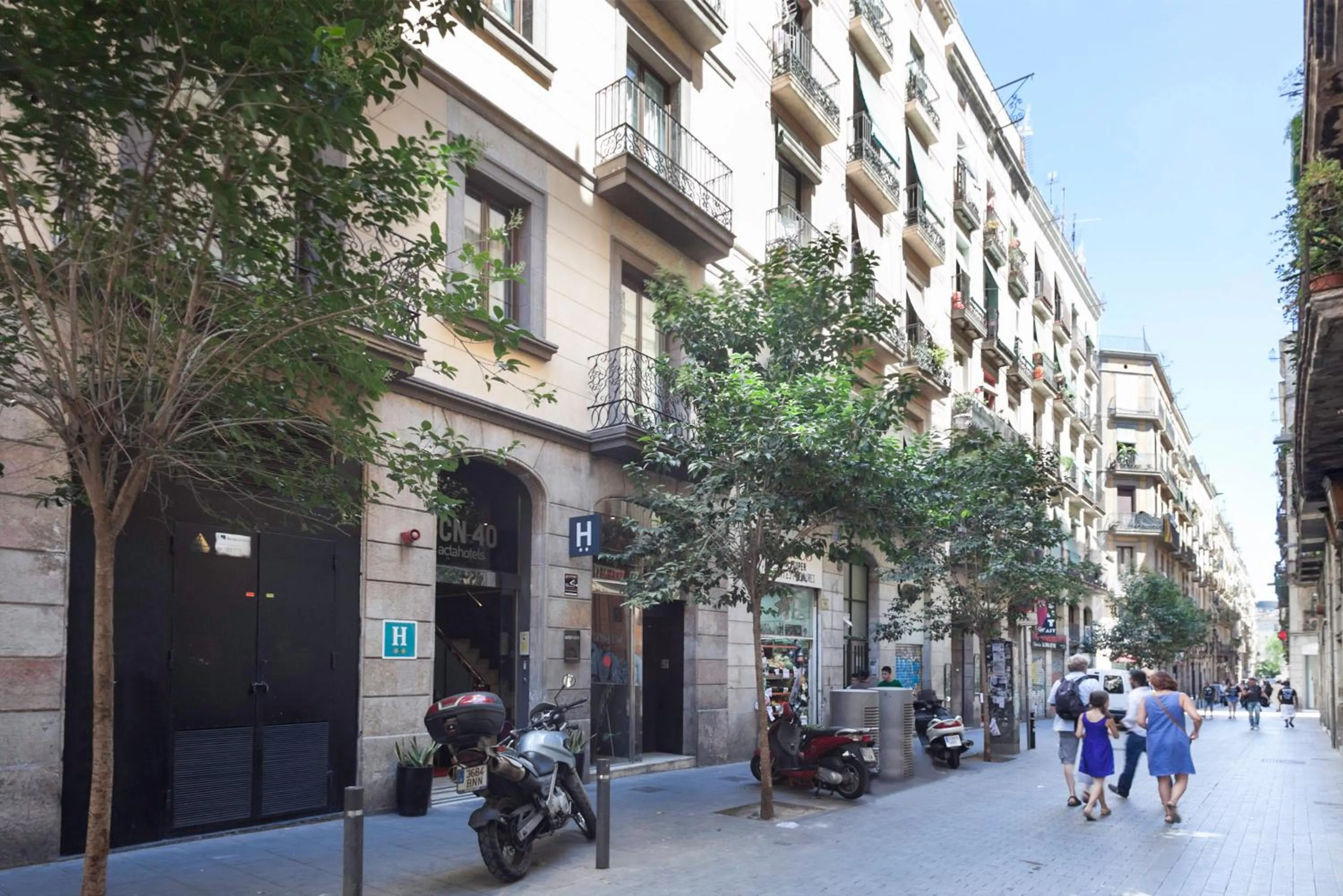 Facade/entrance in Acta BCN 40