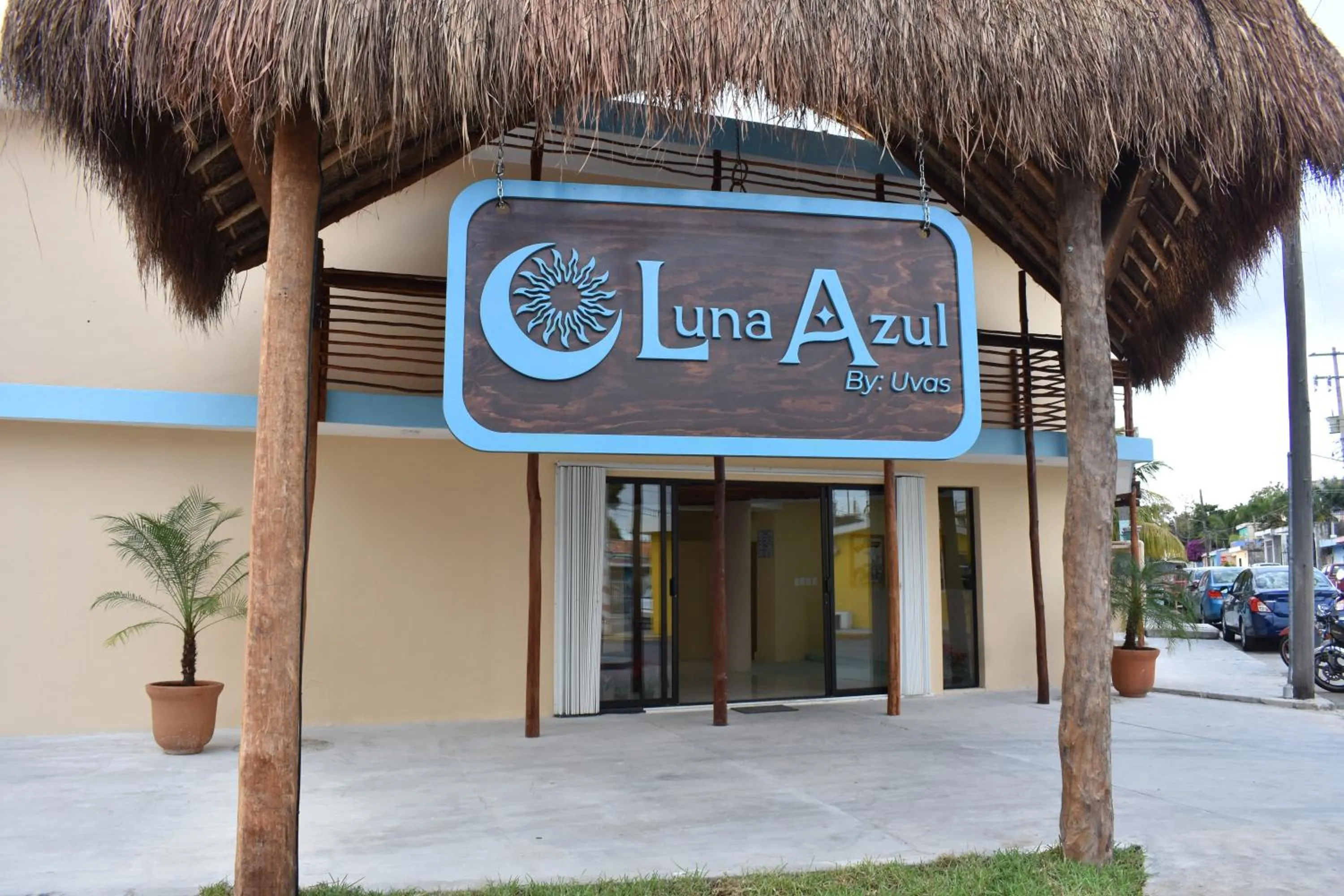 Facade/entrance in LUNA AZUL BY UVAS