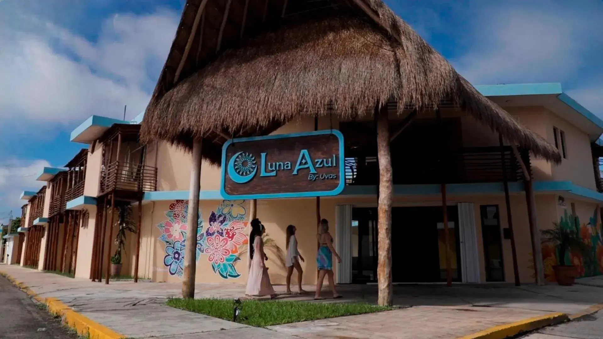 LUNA AZUL BY UVAS LUNA AZUL BY UVAS