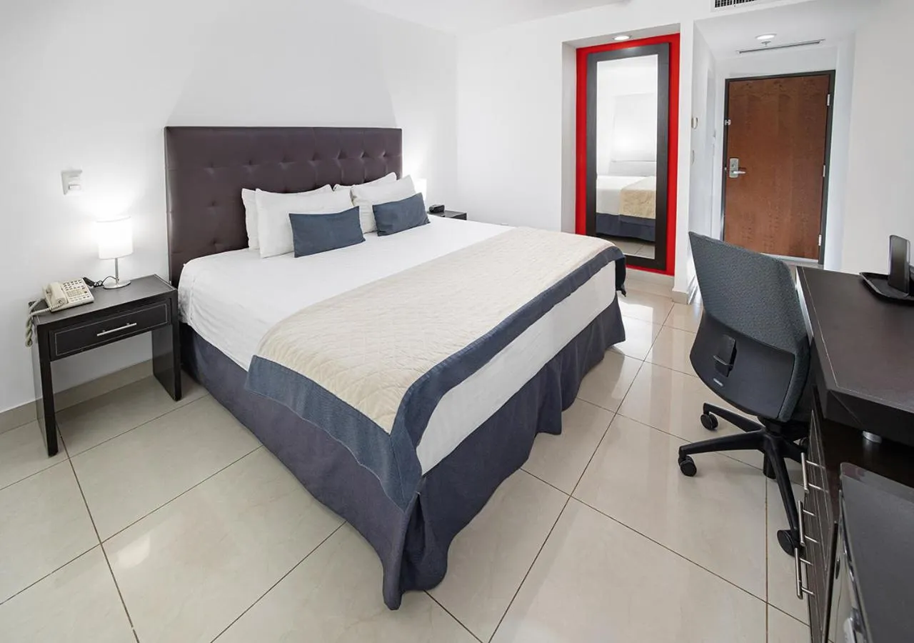 Bedroom, Bed in Hotel México Plaza Celaya