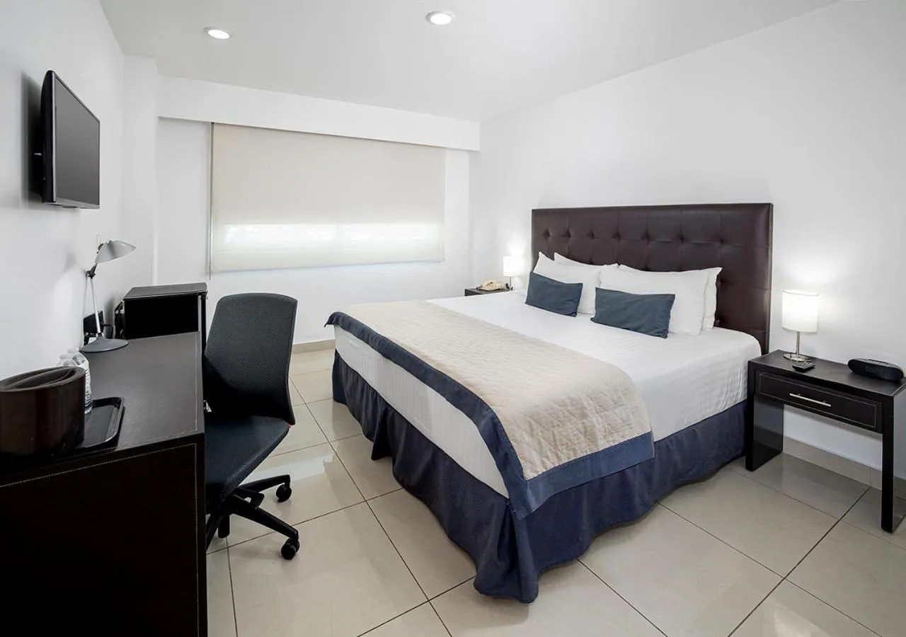 Bedroom, Bed in Hotel México Plaza Celaya