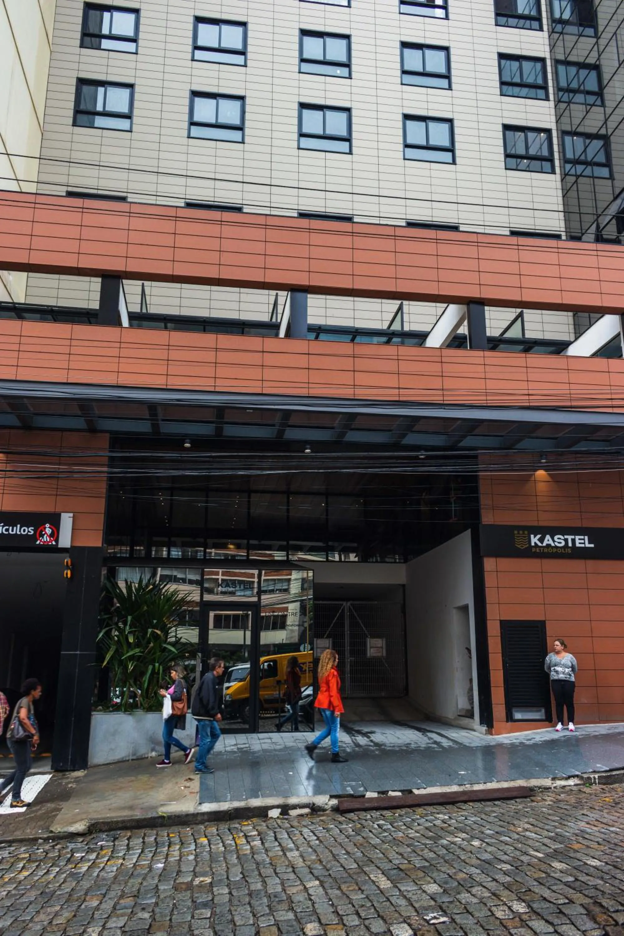 Property building in Kastel Petrópolis