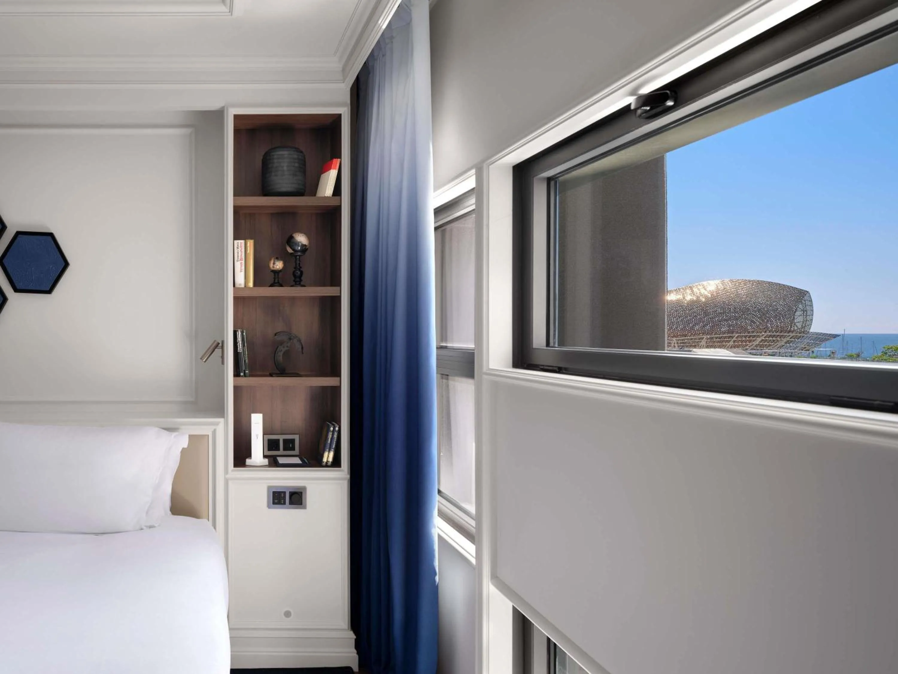 Bedroom, Bed in Sofitel Barcelona Skipper