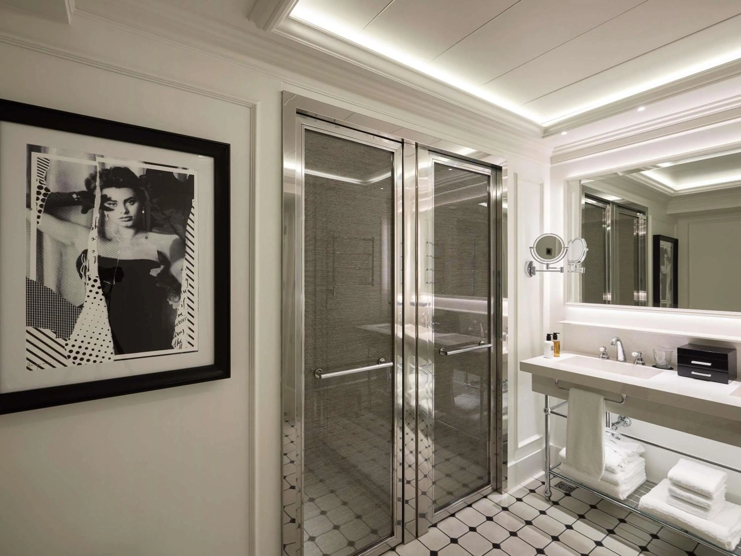 Bedroom in Sofitel Barcelona Skipper