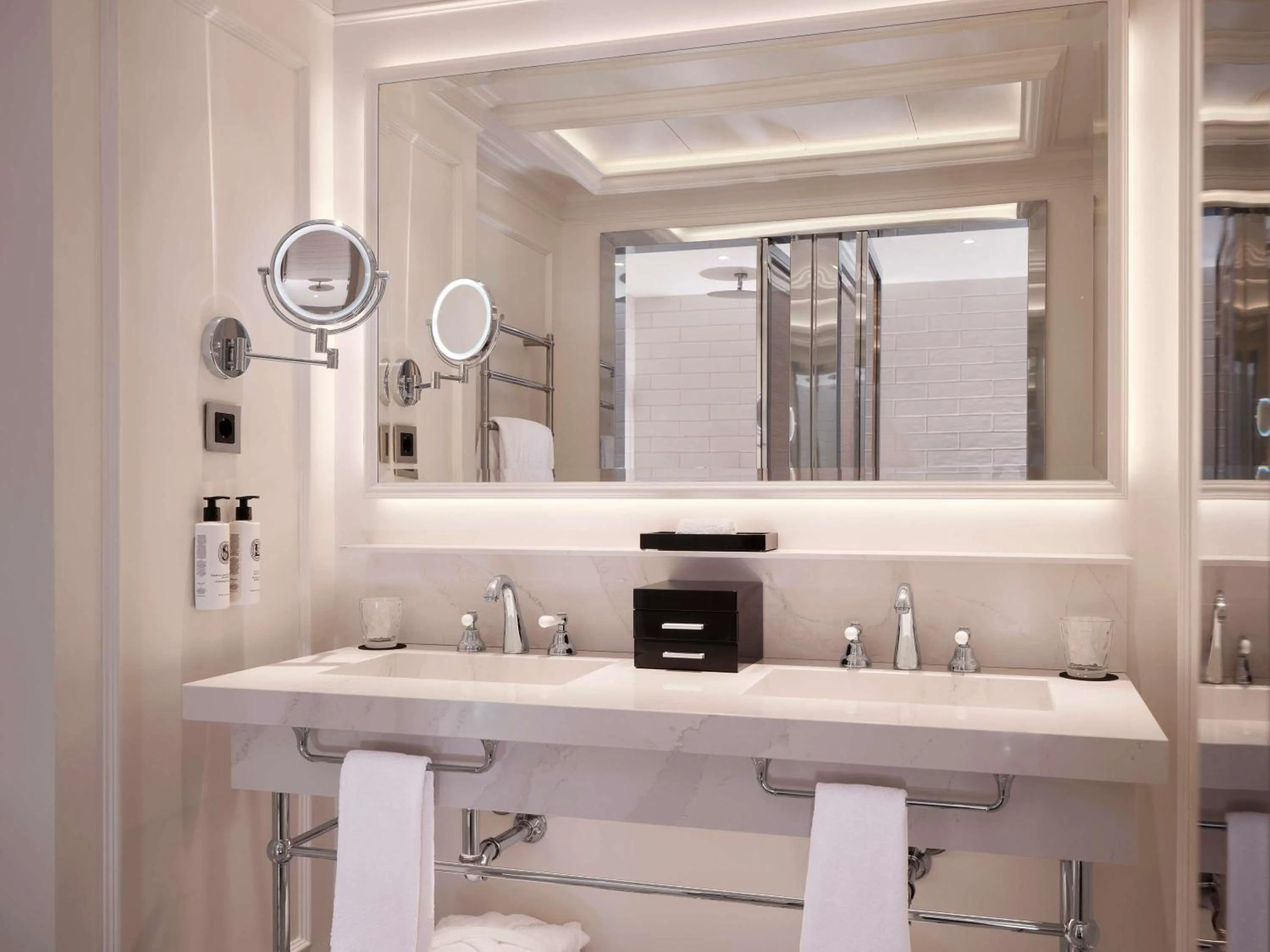 Bedroom in Sofitel Barcelona Skipper