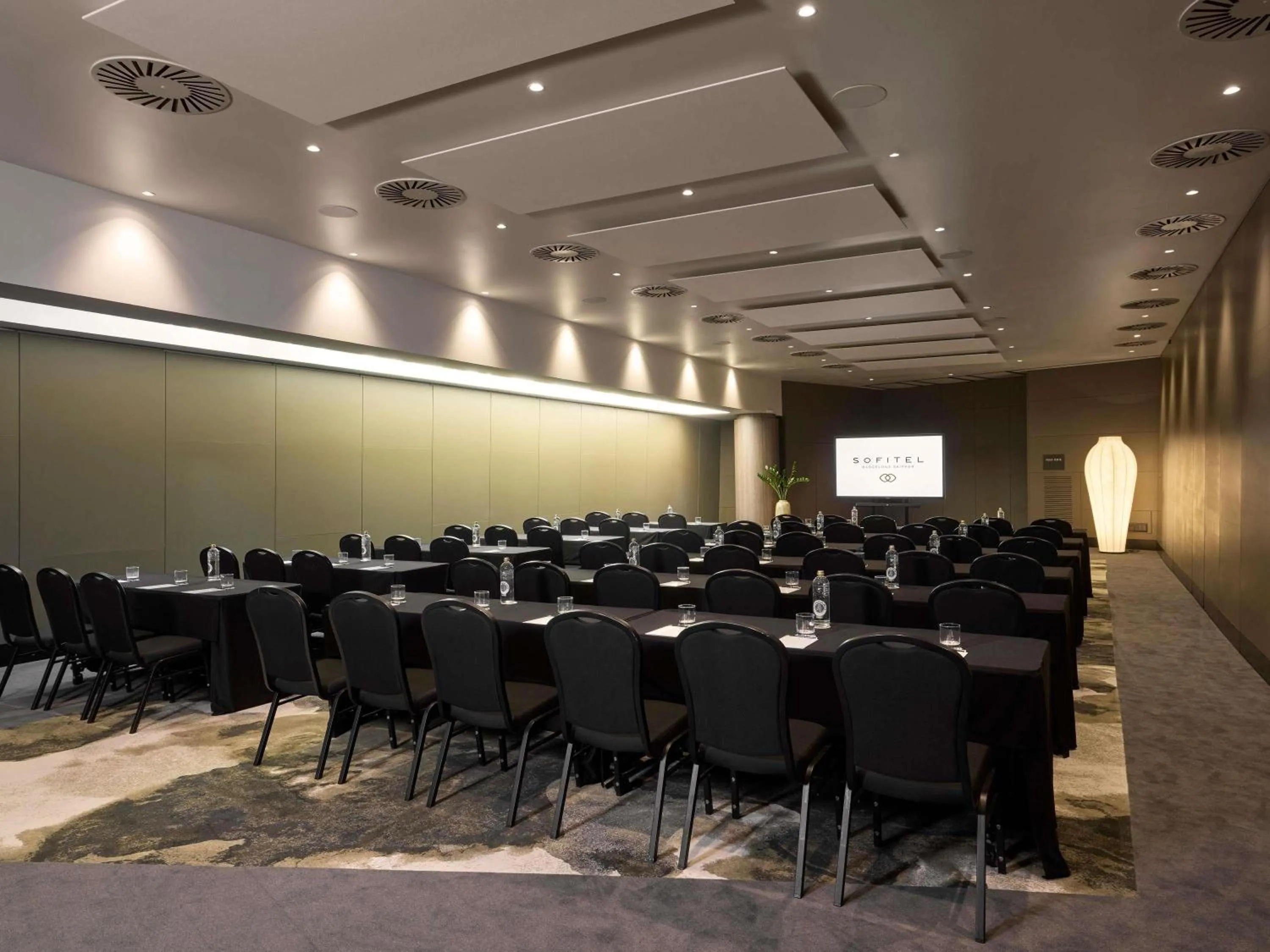 Meeting/conference room in Sofitel Barcelona Skipper