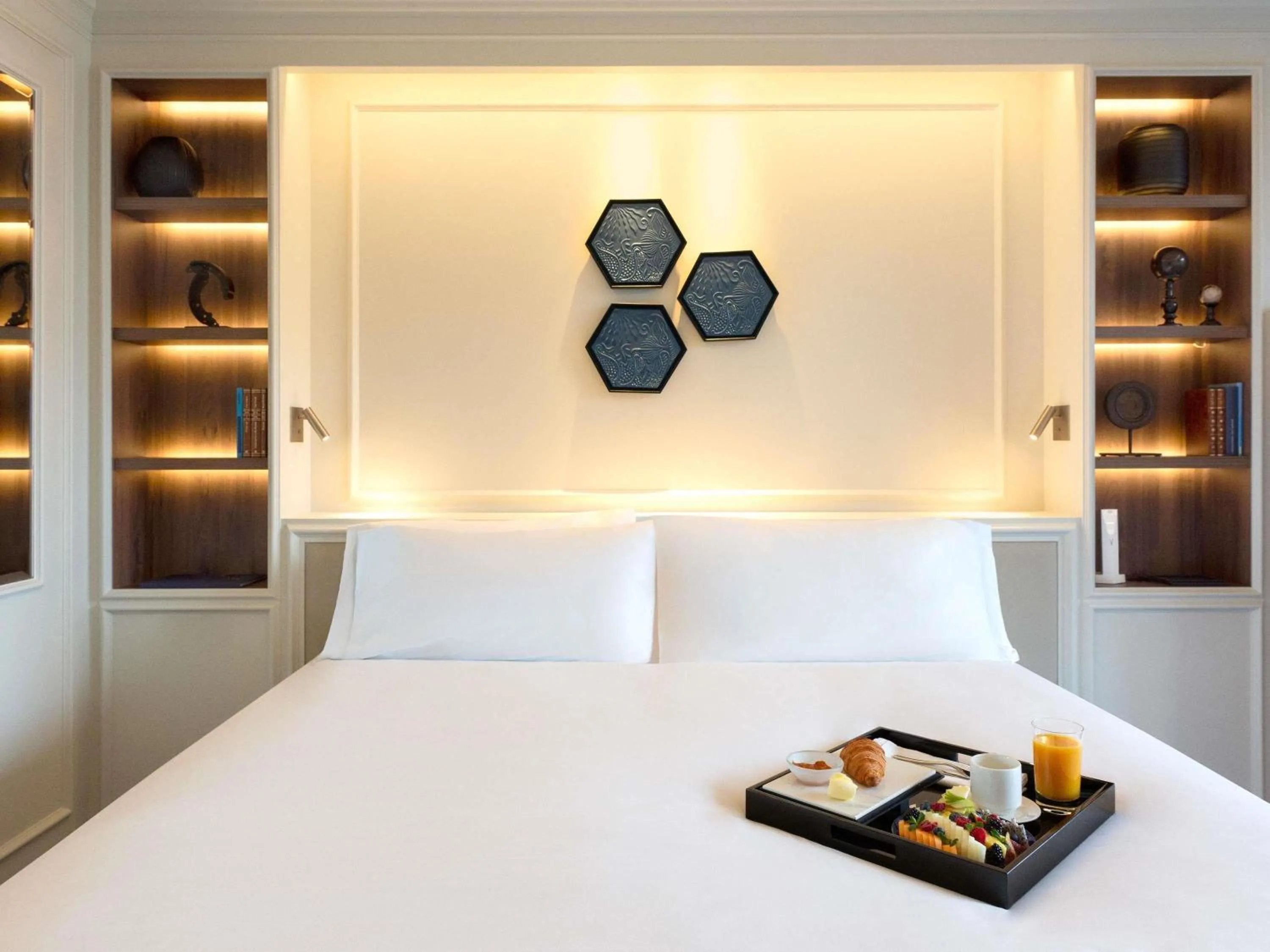 Photo of the whole room, Bed in Sofitel Barcelona Skipper