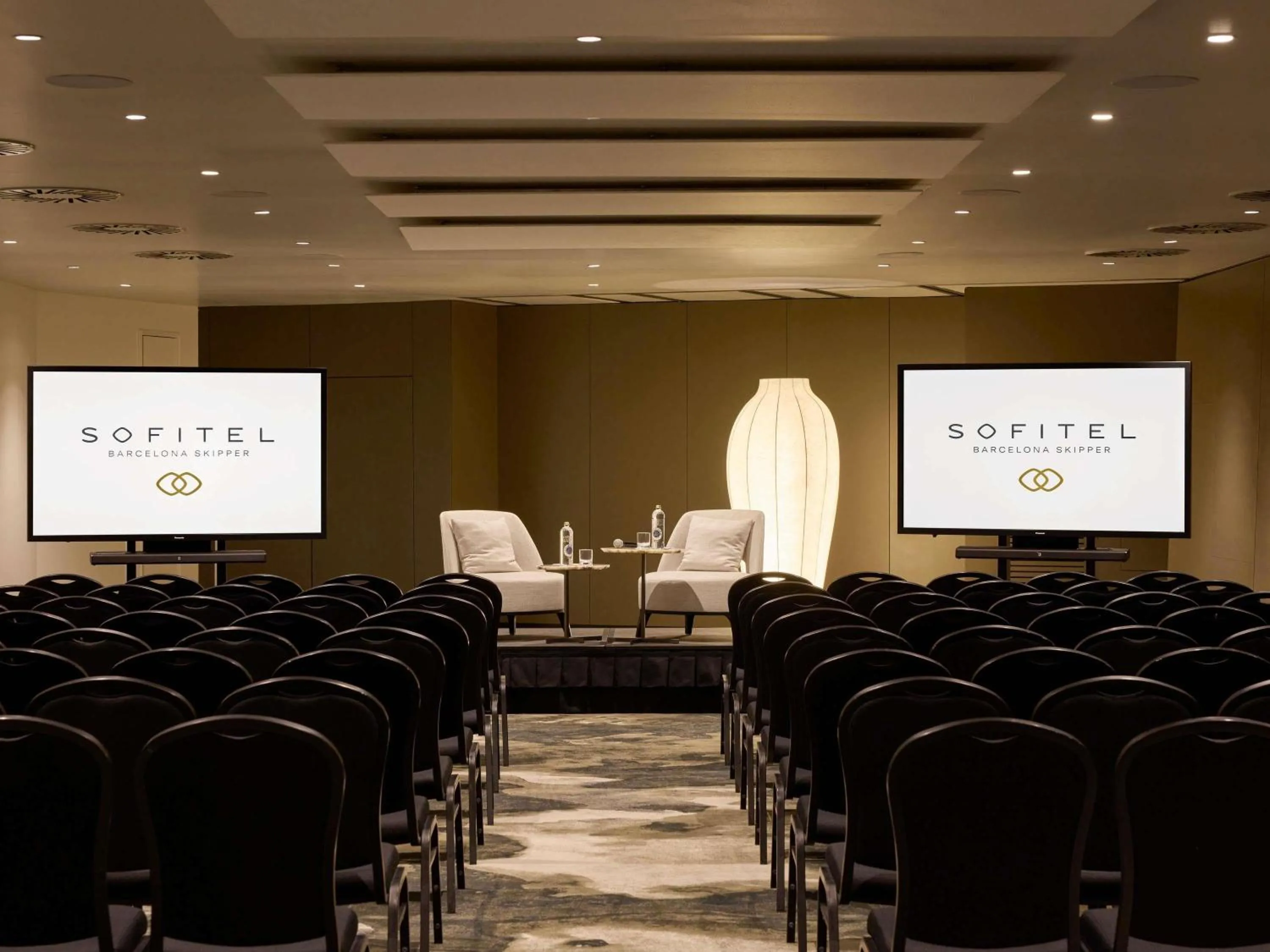 Meeting/conference room in Sofitel Barcelona Skipper