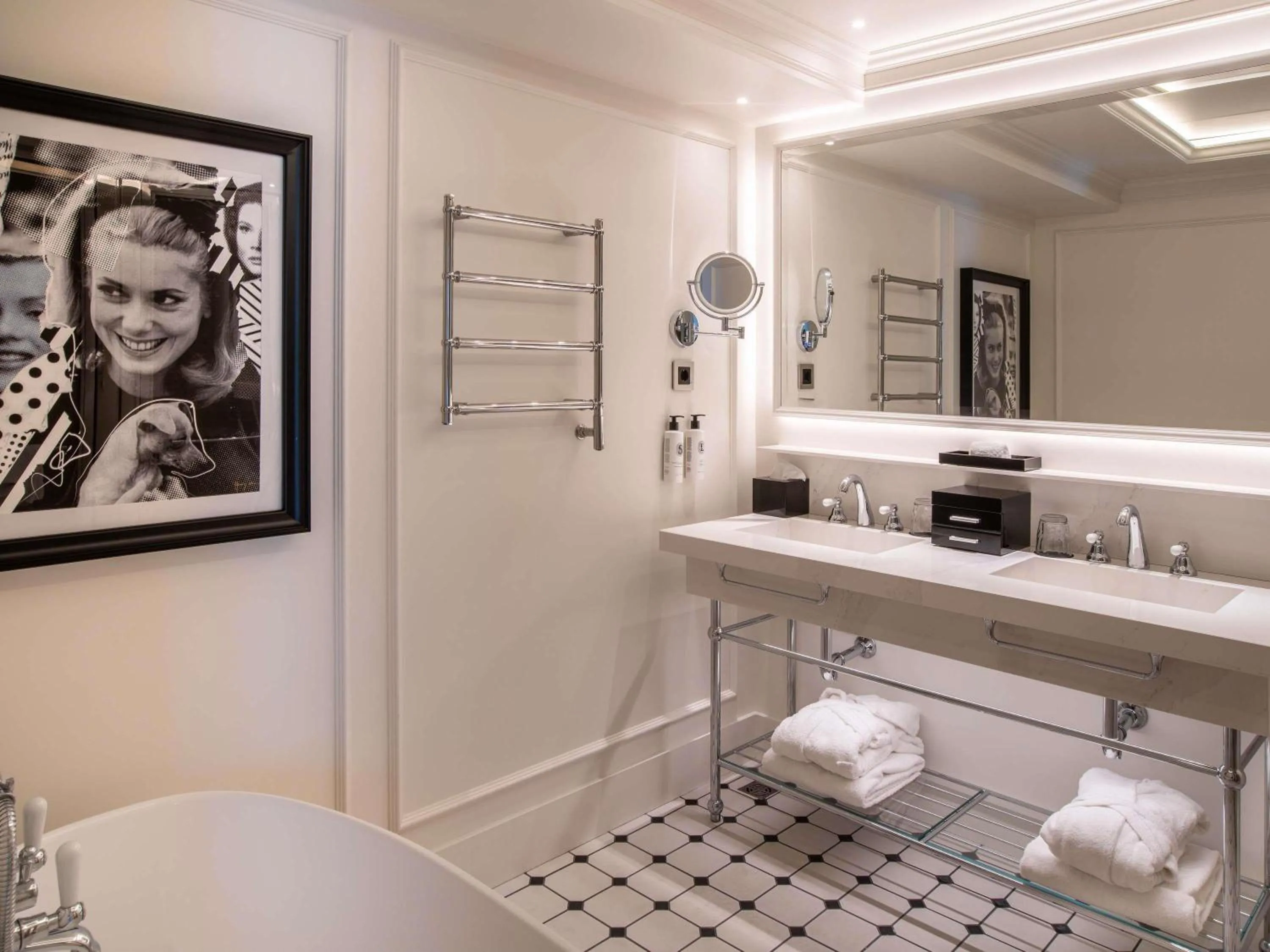 Bedroom in Sofitel Barcelona Skipper