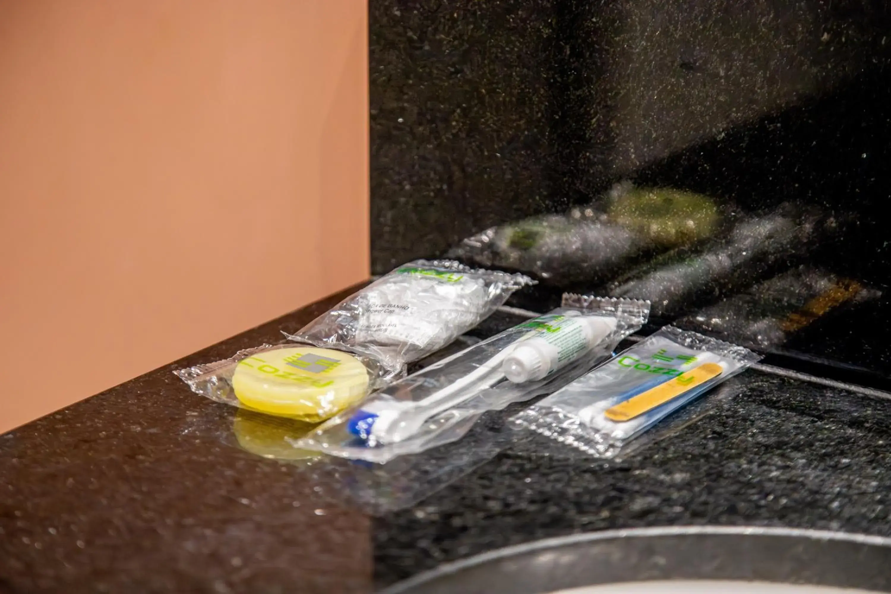 Bathroom in Cozzy Suites Paraíso Hotel Bathroom in Cozzy Suites Paraíso Hotel