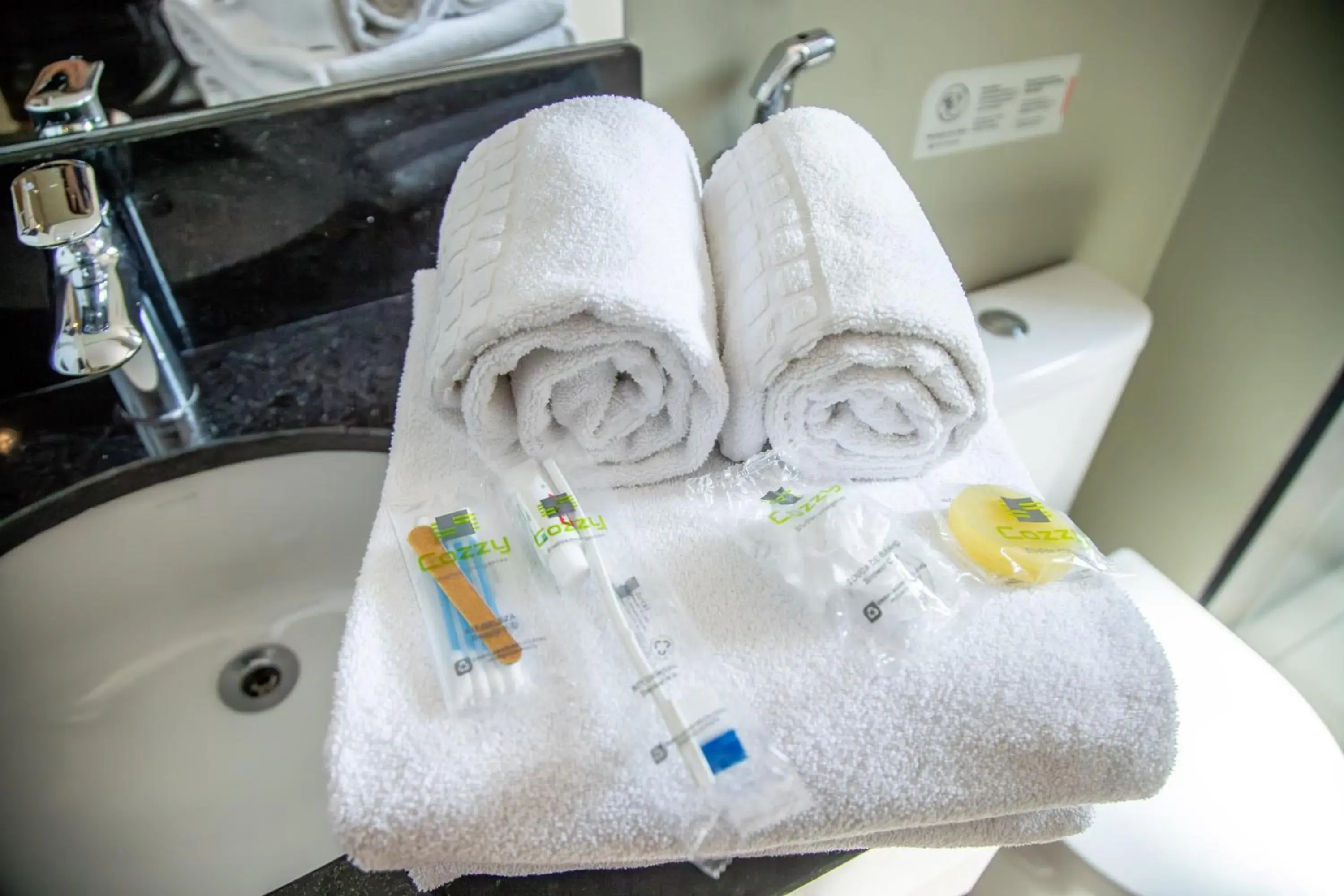 Bathroom in Cozzy Suites Paraíso Hotel Bathroom in Cozzy Suites Paraíso Hotel