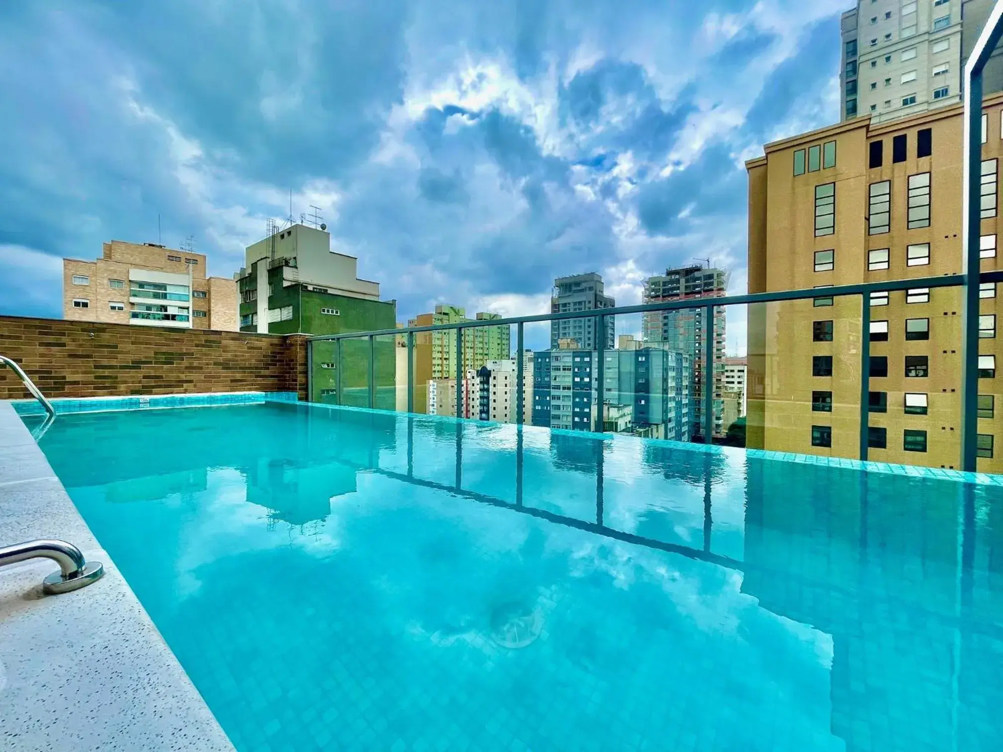Pool view in Cozzy Suites Paraíso Hotel Pool view in Cozzy Suites Paraíso Hotel