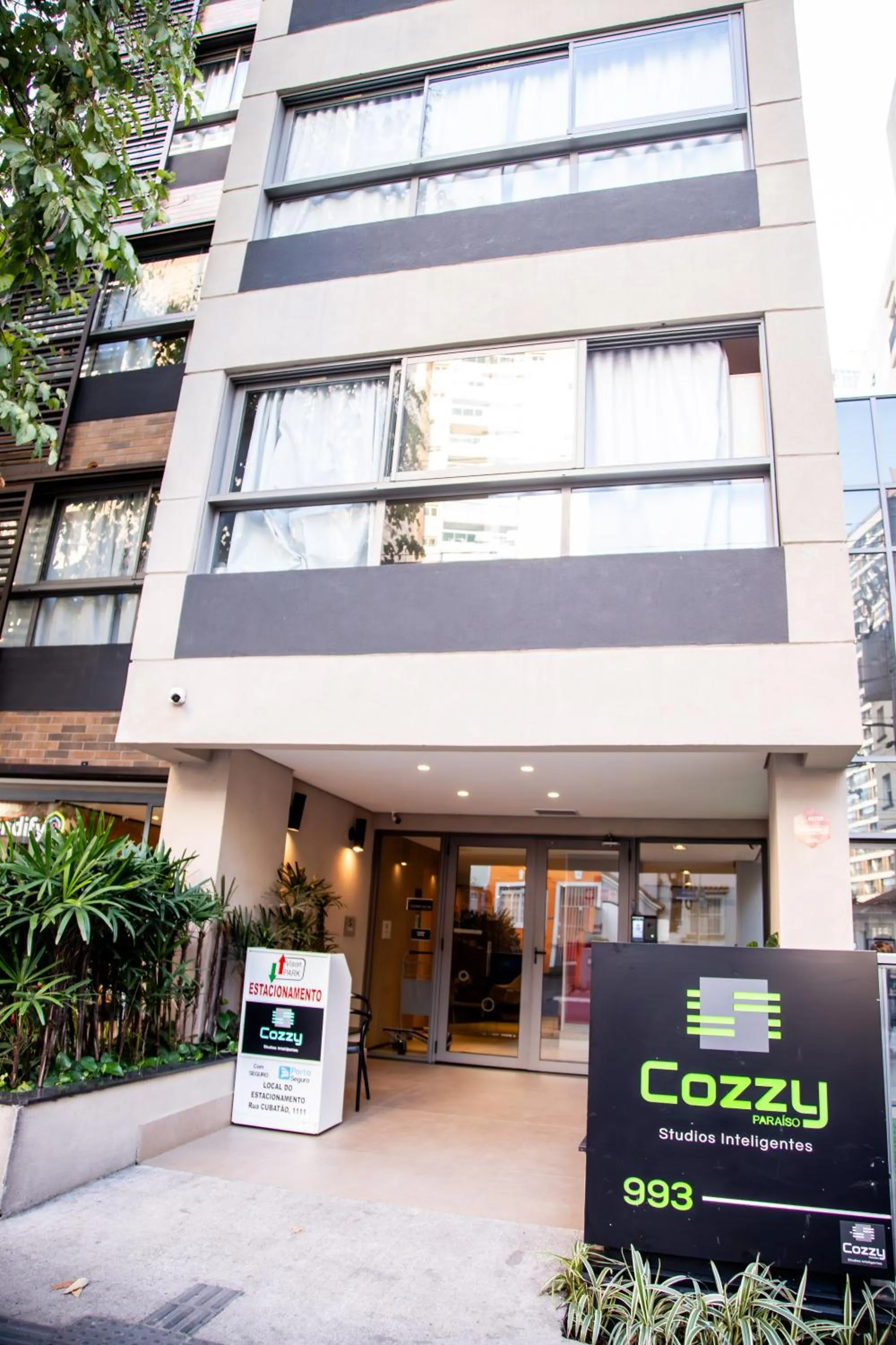 Facade/entrance in Cozzy Suites Paraíso Hotel