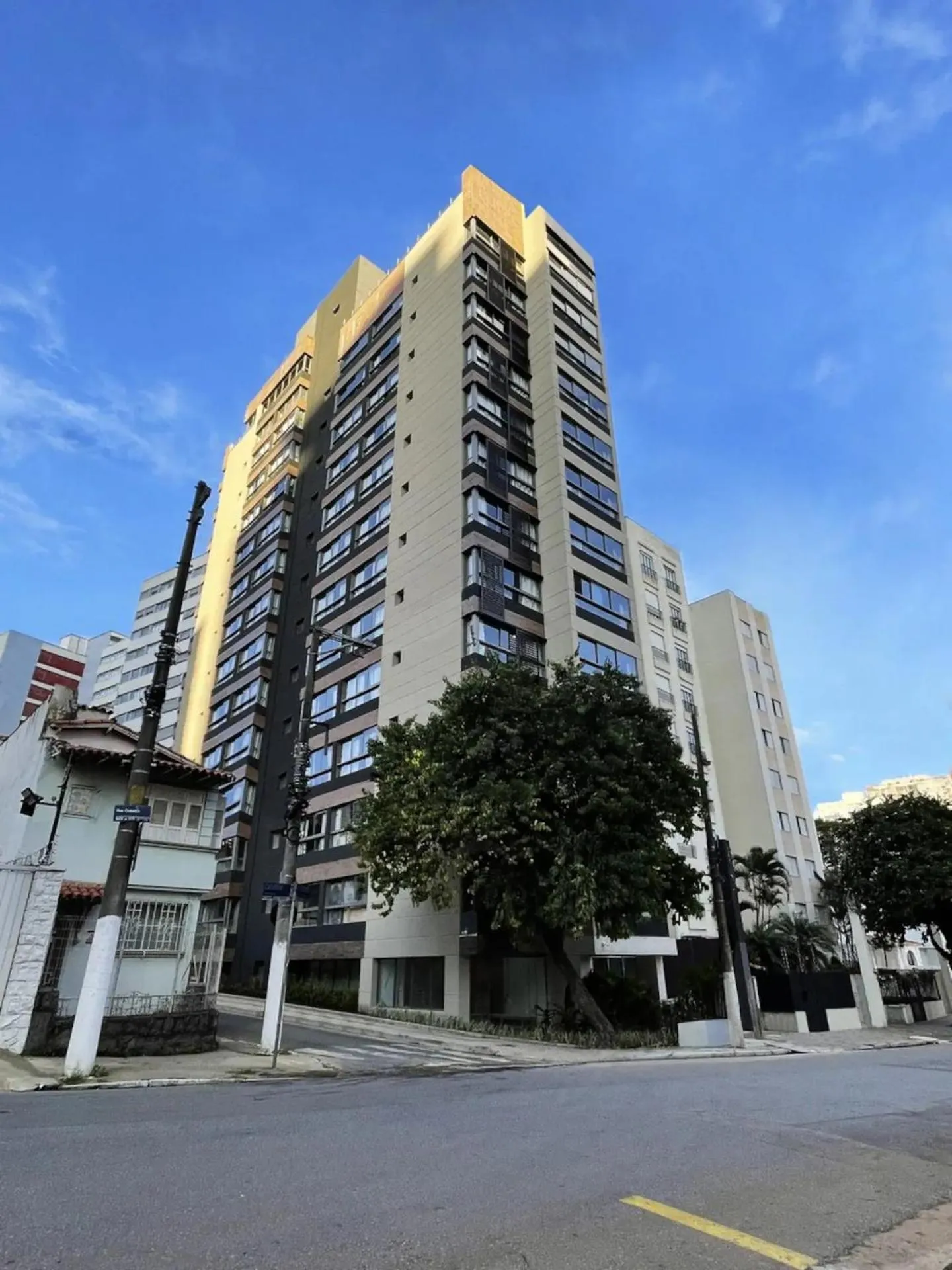 Property building in Cozzy Suites Paraíso Hotel