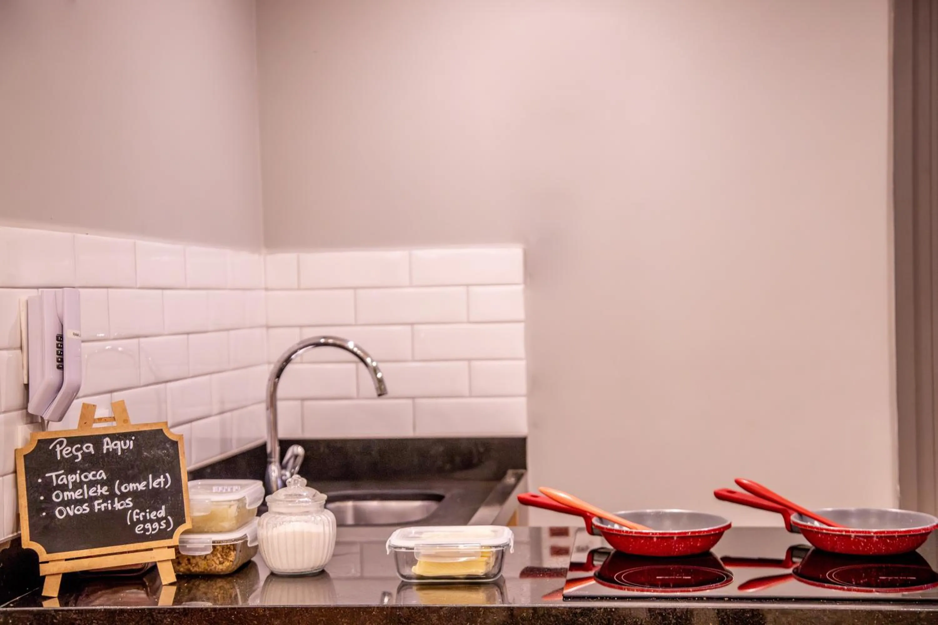kitchen in Cozzy Suites Paraíso Hotel