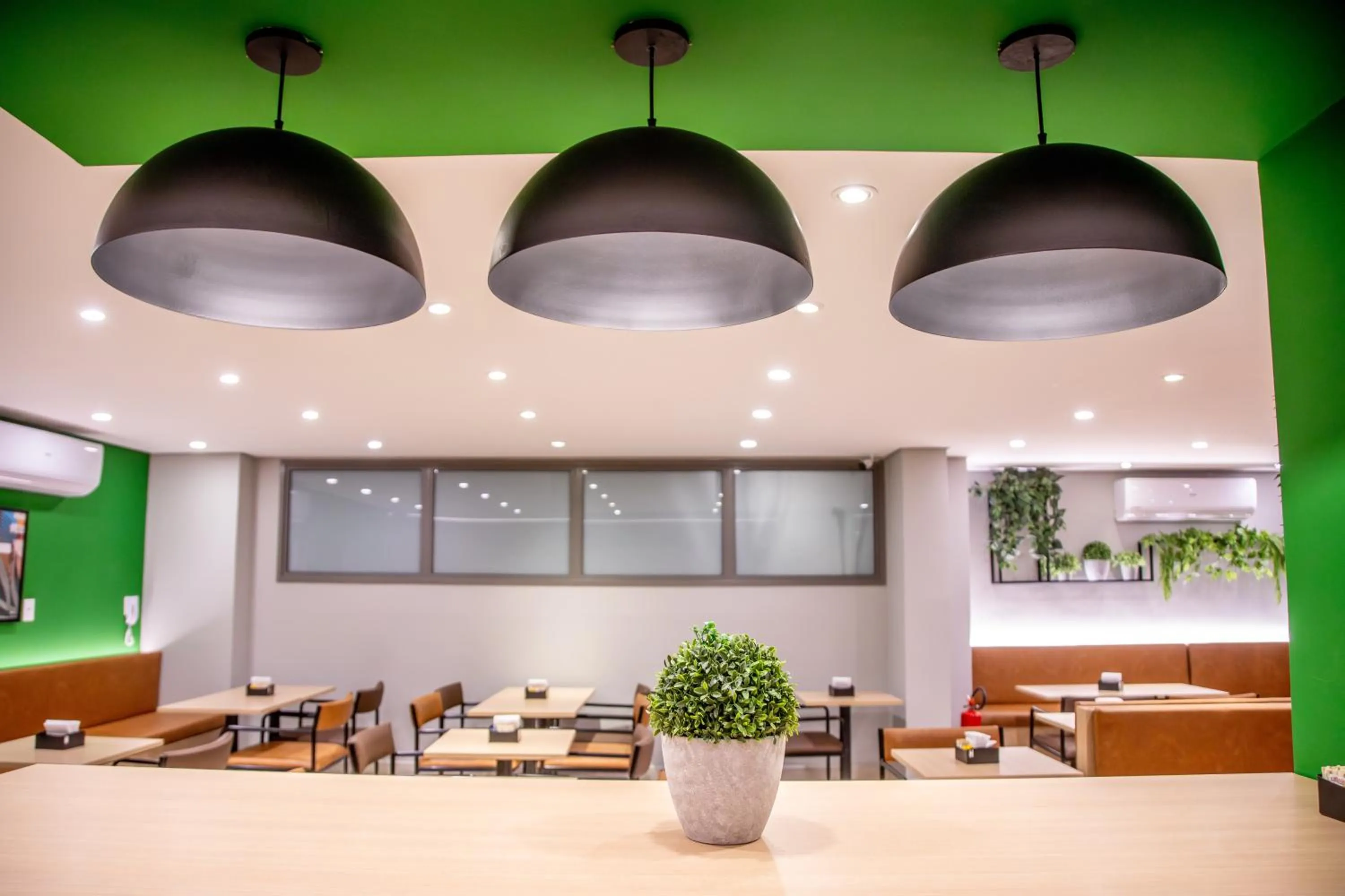 Restaurant/places to eat in Cozzy Suites Paraíso Hotel