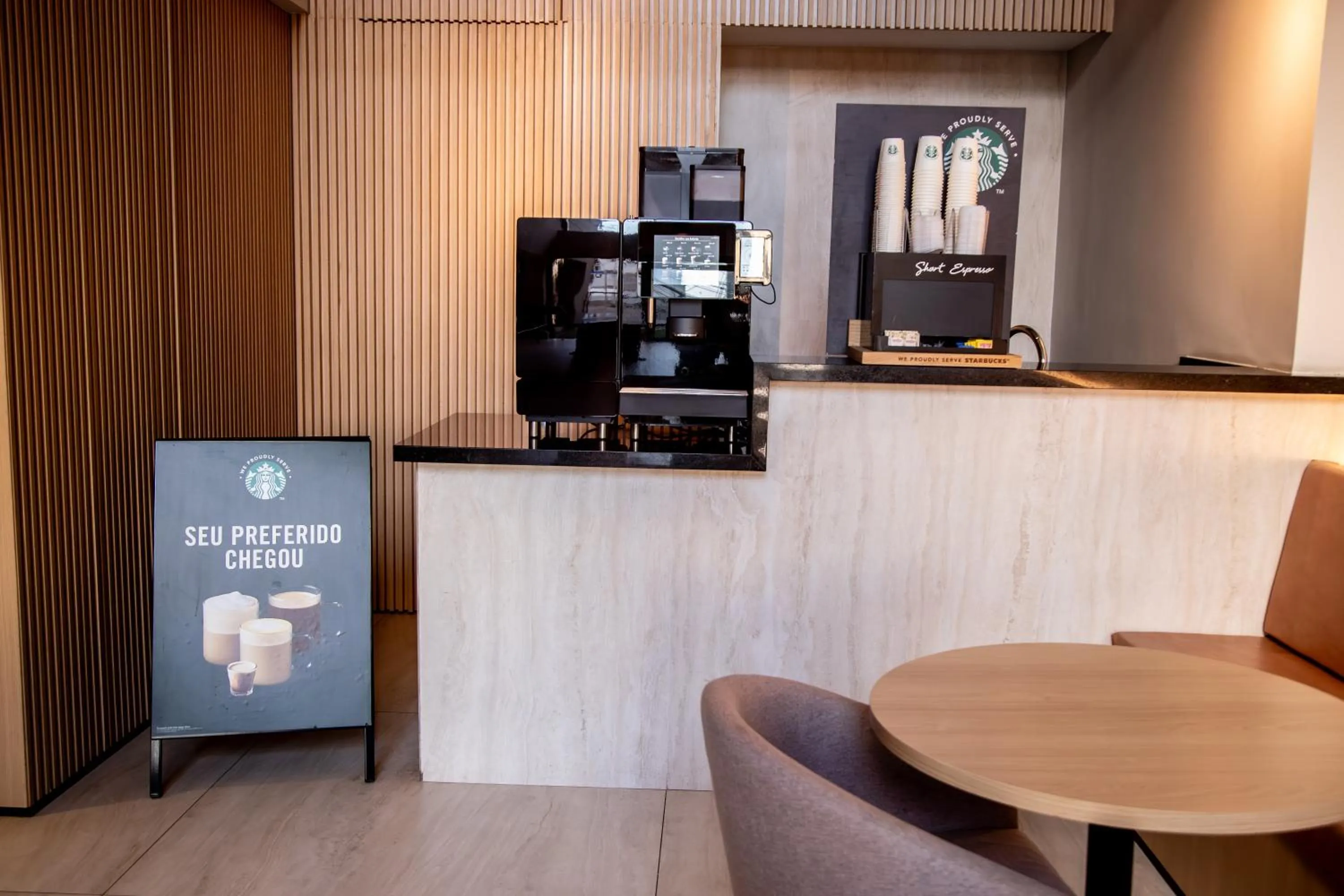 vending machine in Cozzy Suites Paraíso Hotel