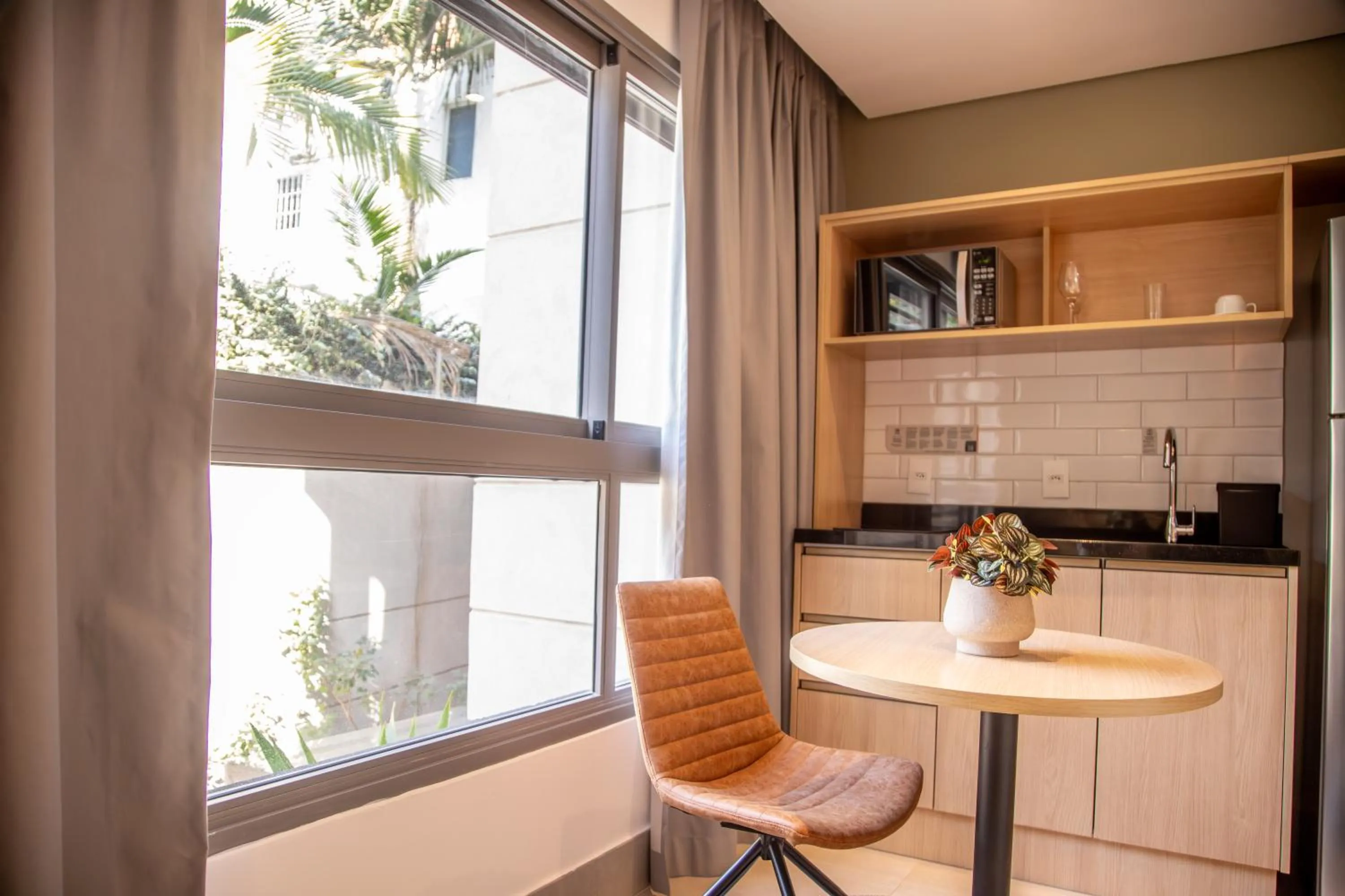 Dining area in Cozzy Suites Paraíso Hotel