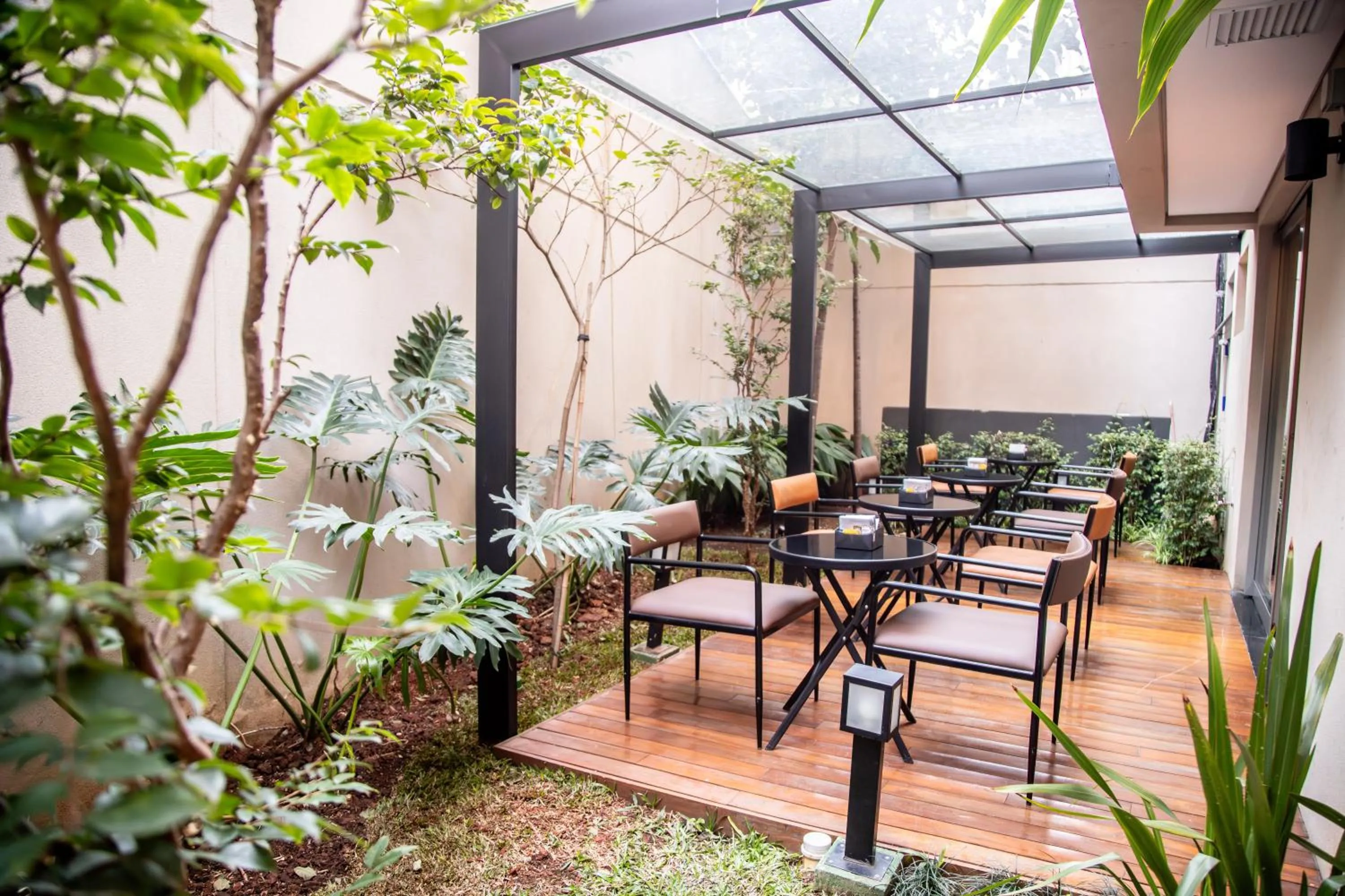 Garden in Cozzy Suites Paraíso Hotel