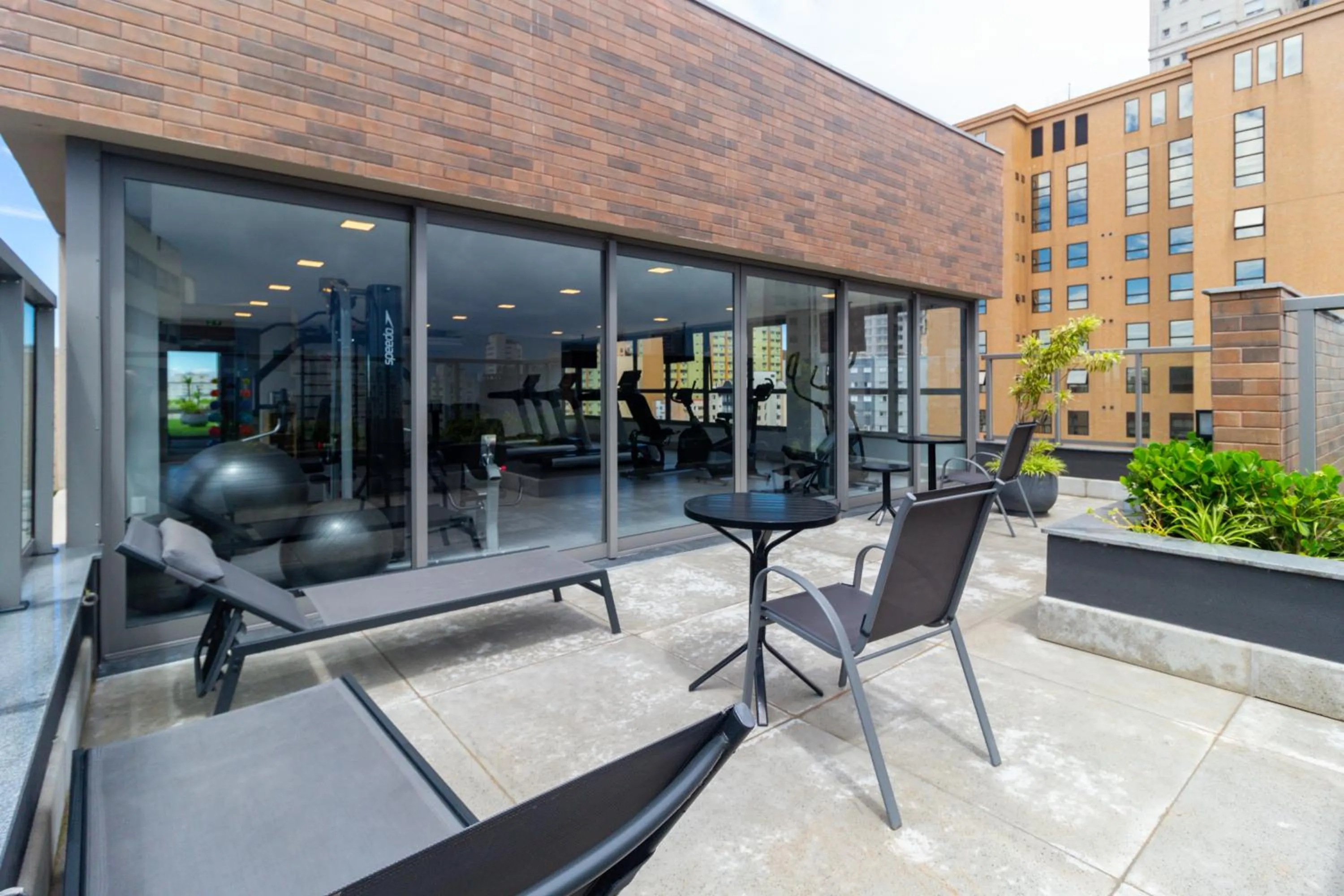 Balcony/Terrace in Cozzy Suites Paraíso Hotel