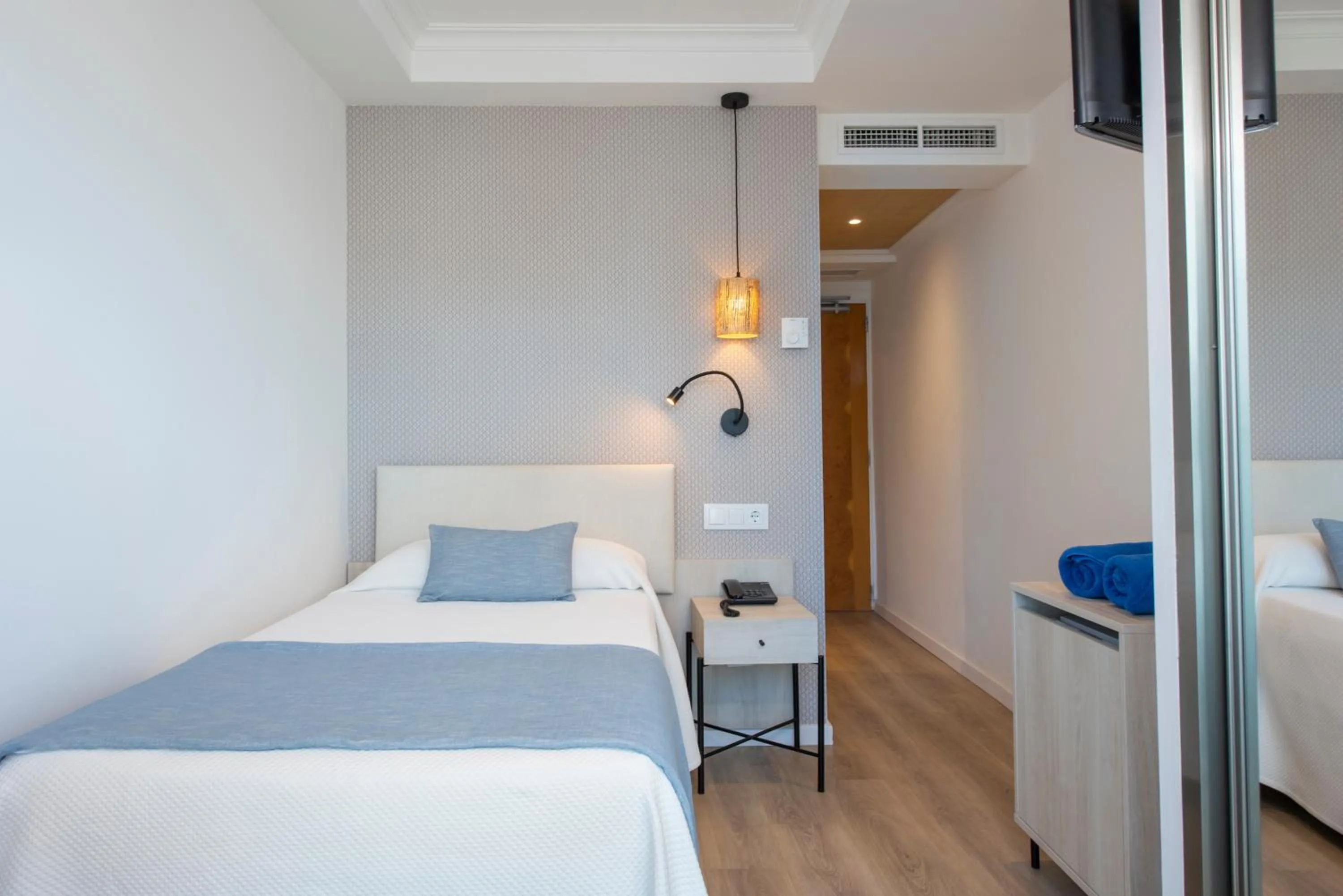 Photo of the whole room, Bed in HSM Atlantic Park