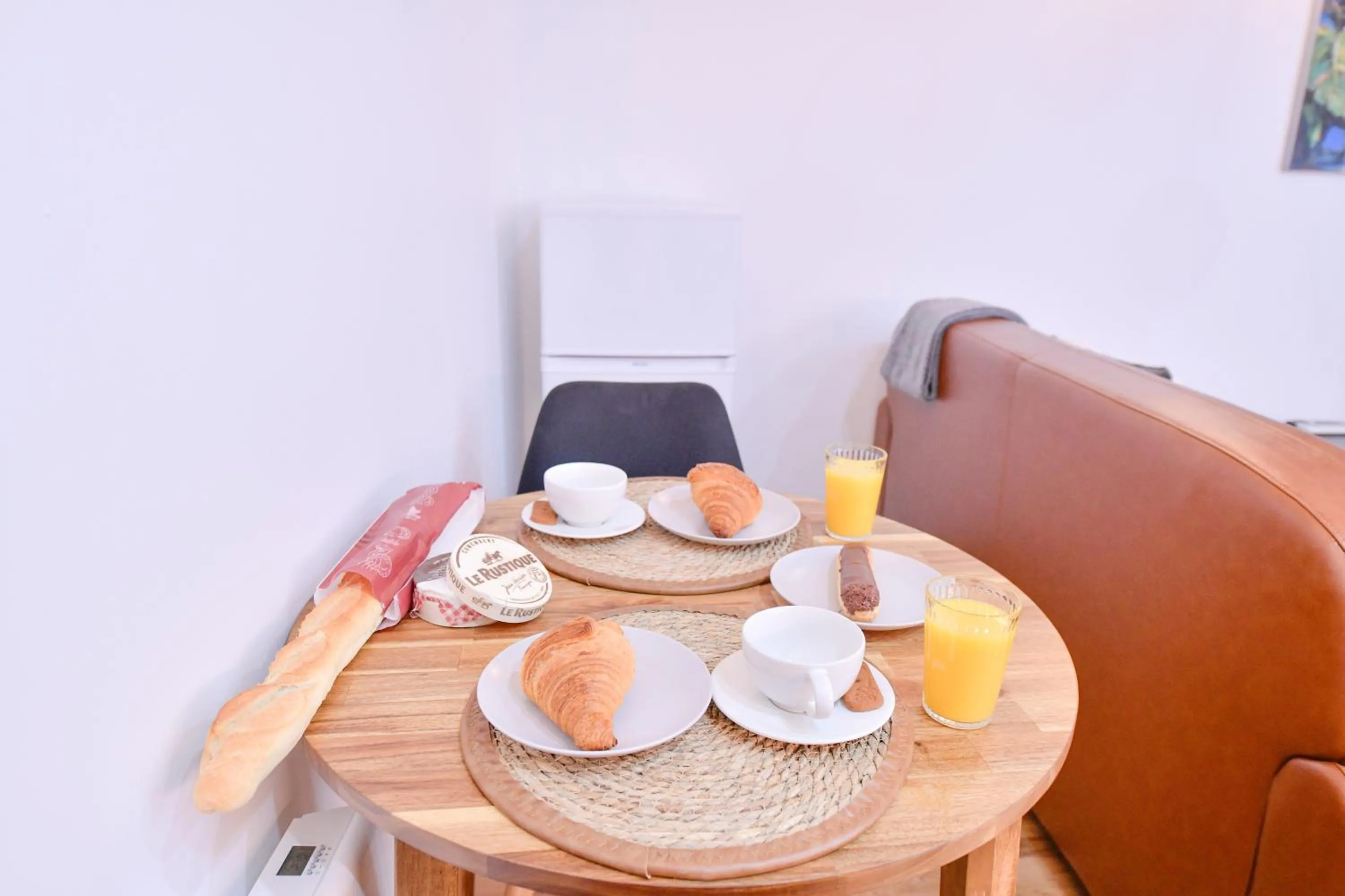 Living room in Paris La Villette - Charming Apartment 2 rooms
