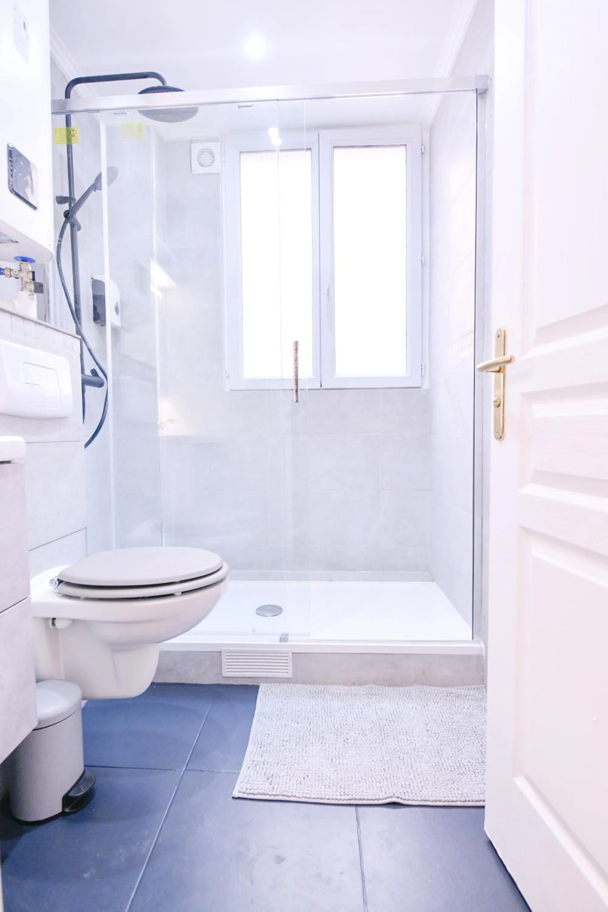 Shower in Paris La Villette - Charming Apartment 2 rooms