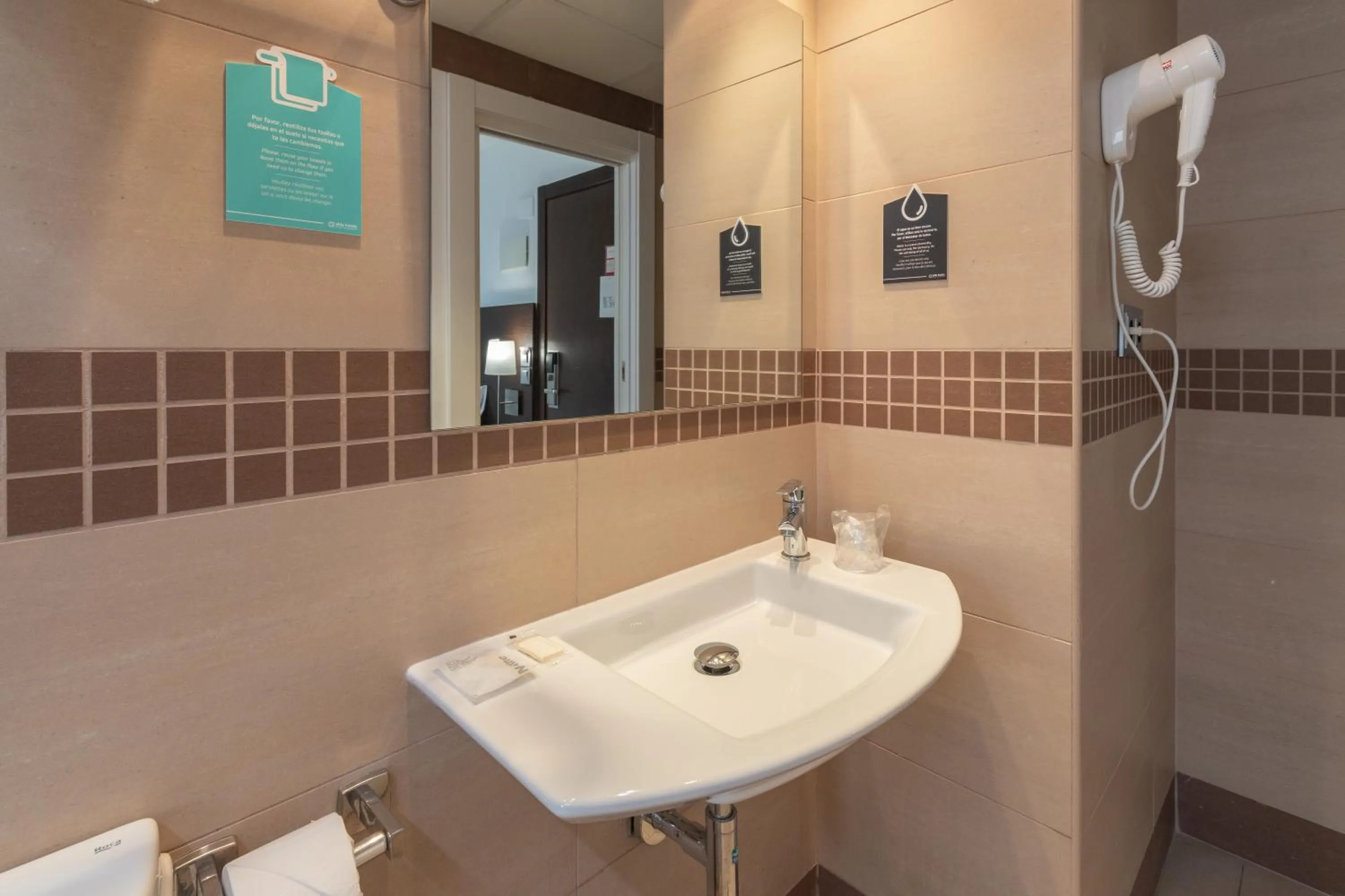 Bathroom in Hotel Alda Zaragoza Independencia