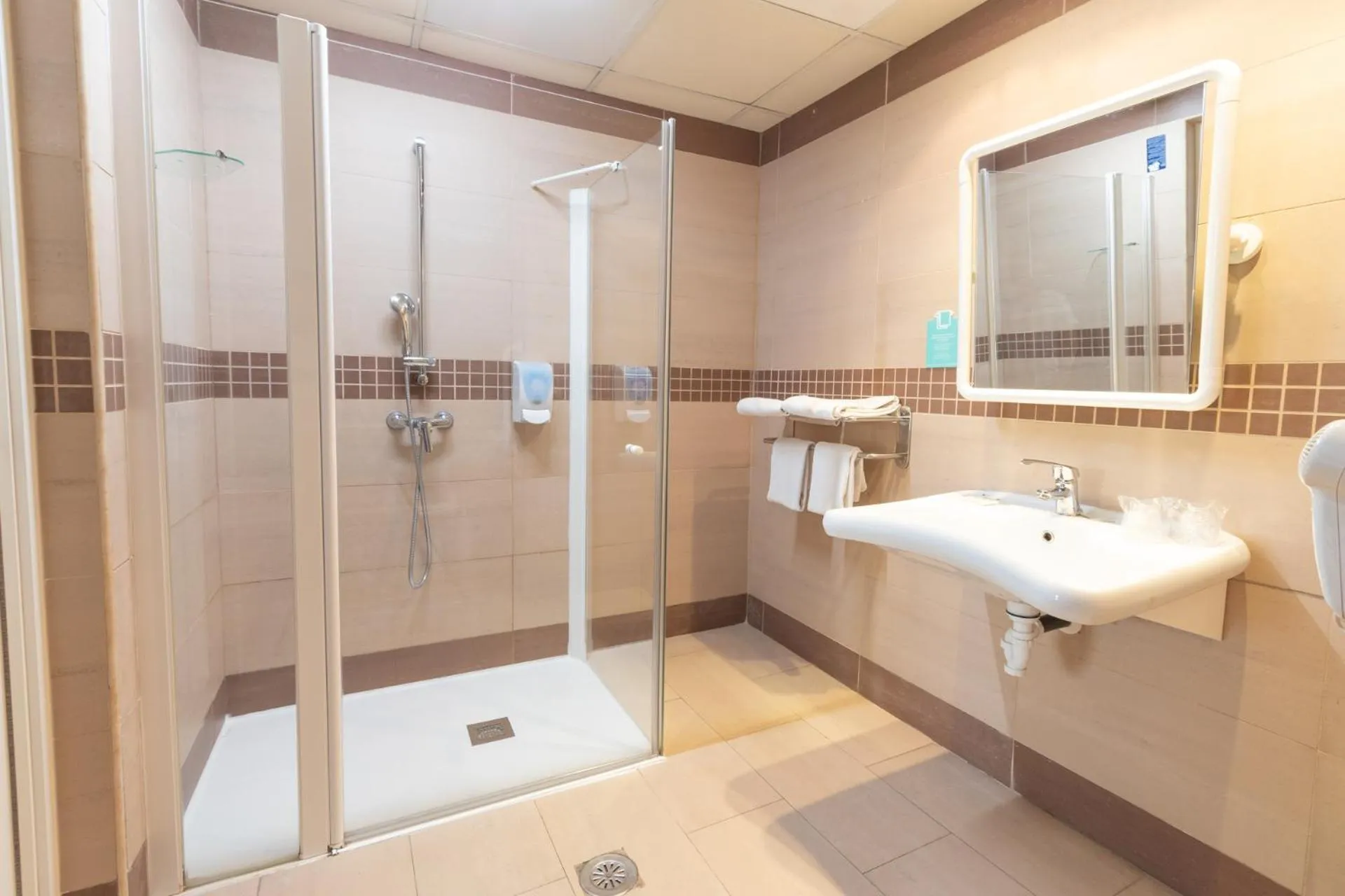 Shower in Hotel Alda Zaragoza Independencia