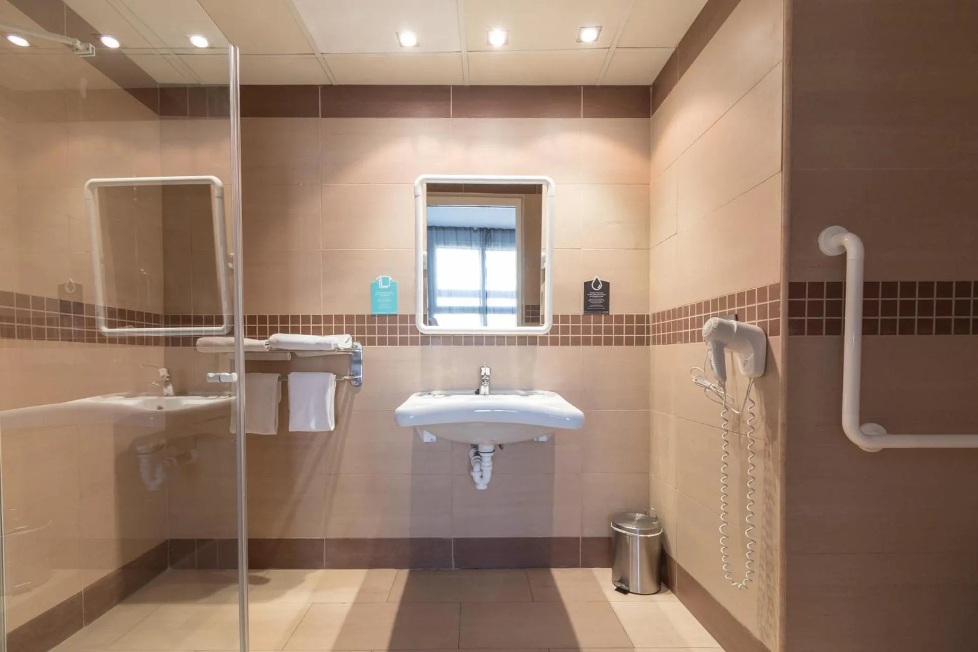 Bathroom in Hotel Alda Zaragoza Independencia