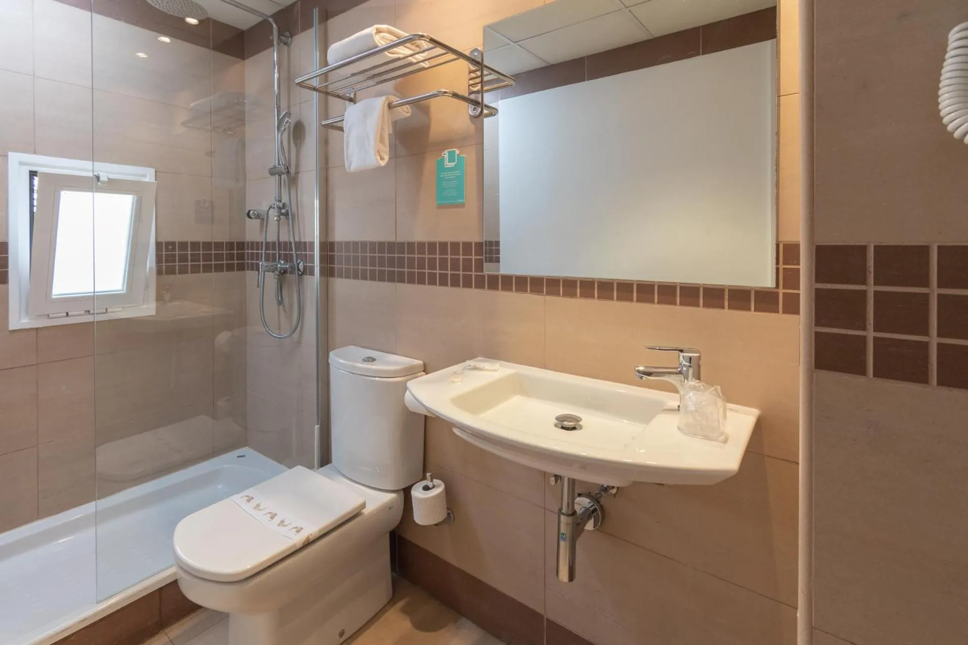 Shower in Hotel Alda Zaragoza Independencia