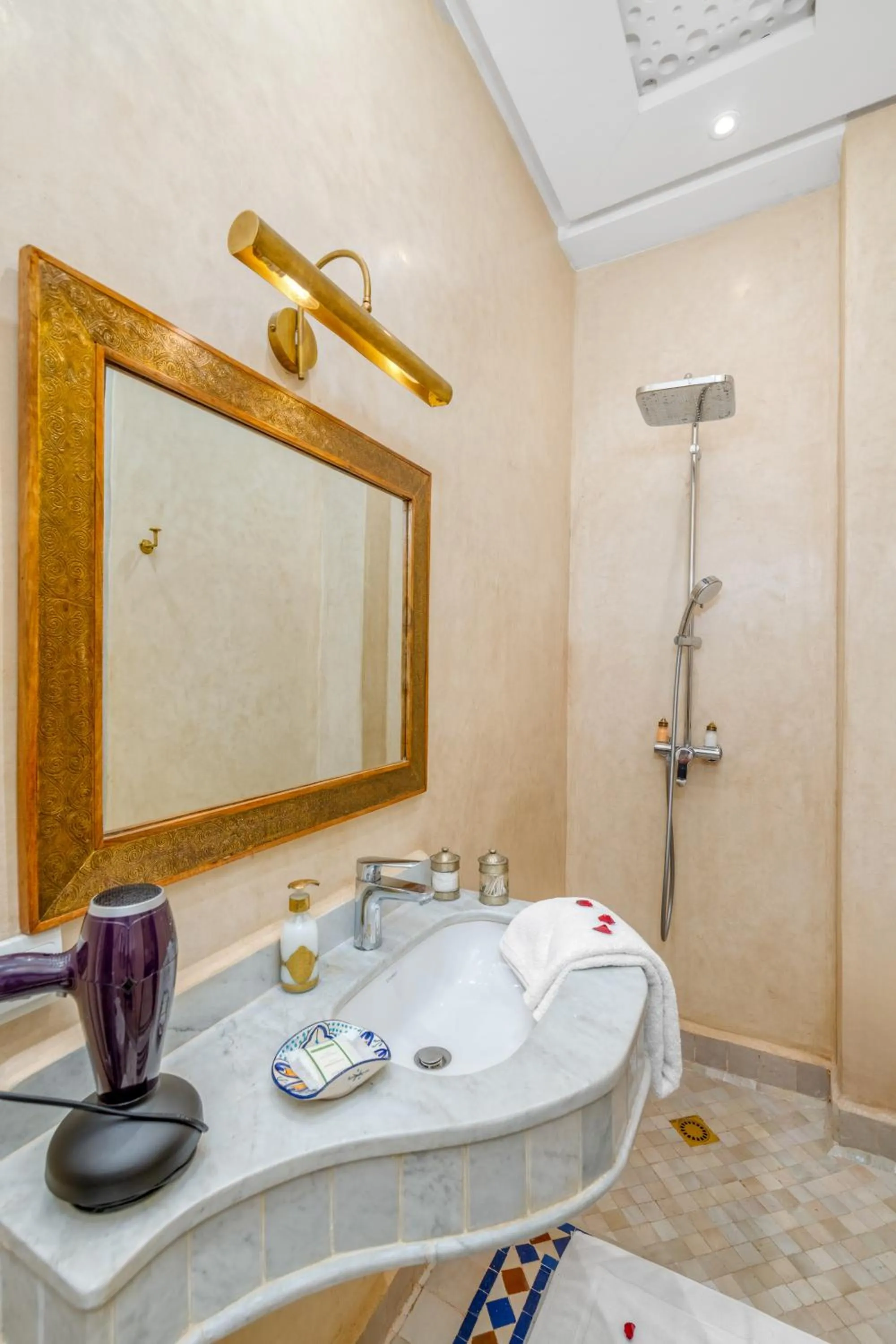 Bathroom in Riad Diamond Of Marrakech & Spa