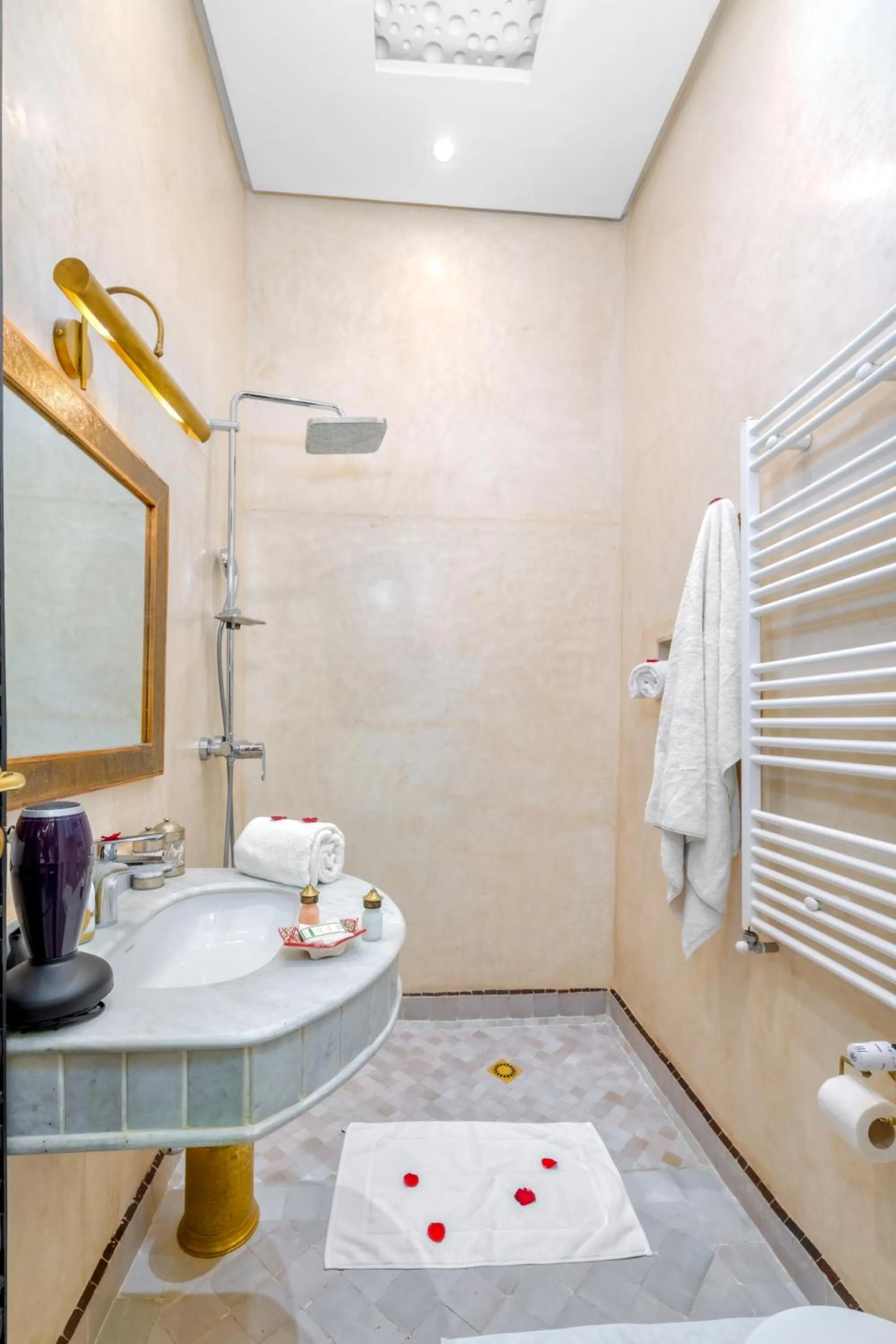 Bathroom in Riad Diamond Of Marrakech & Spa