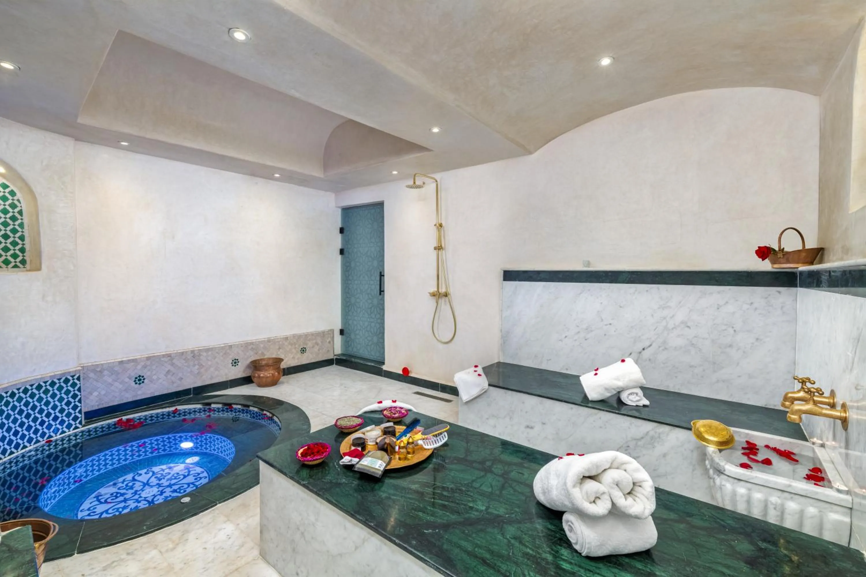 Hot Tub in Riad Diamond Of Marrakech & Spa