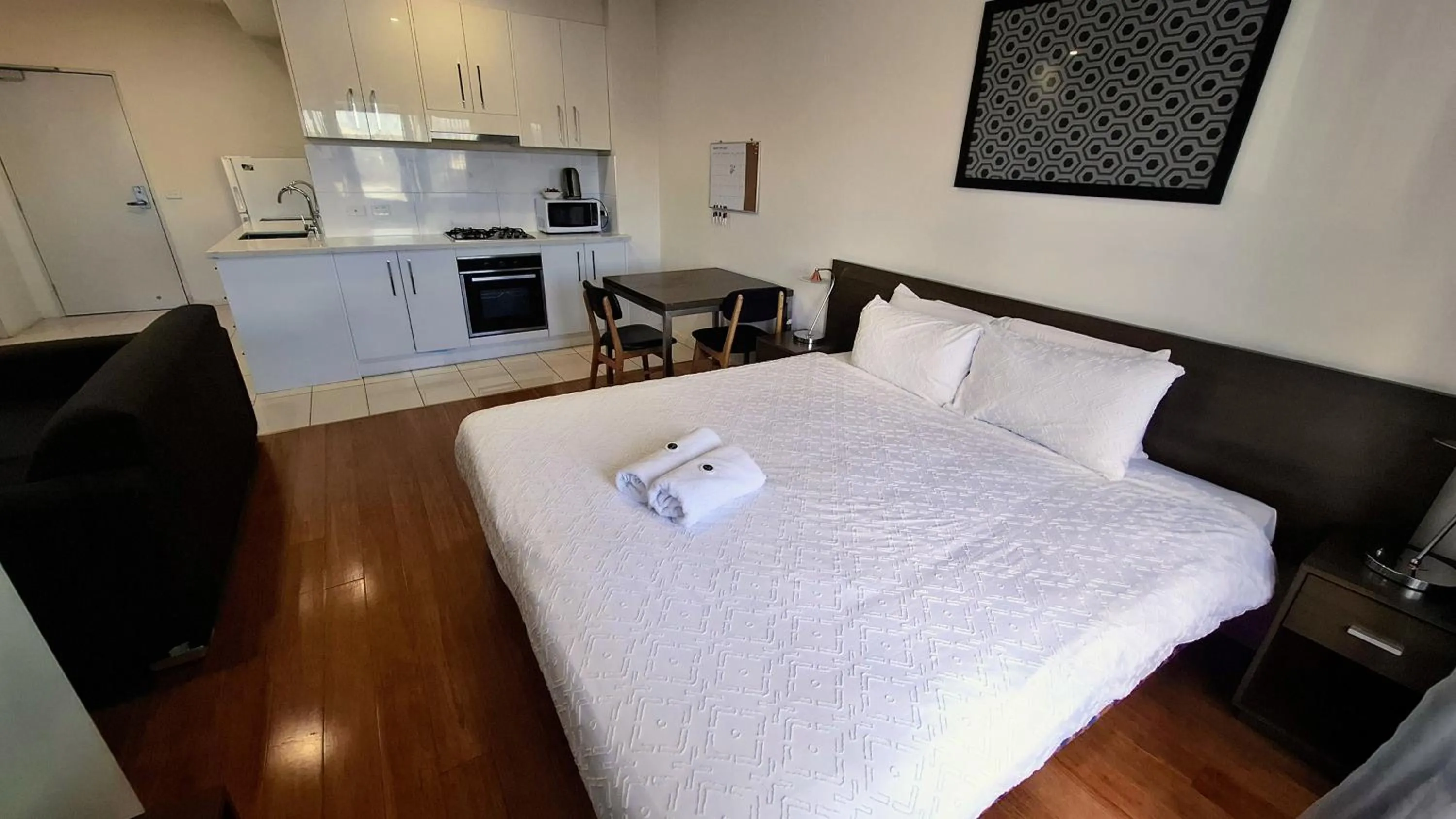 Photo of the whole room, Bed in Exodus Dandenong Apartment Hotel