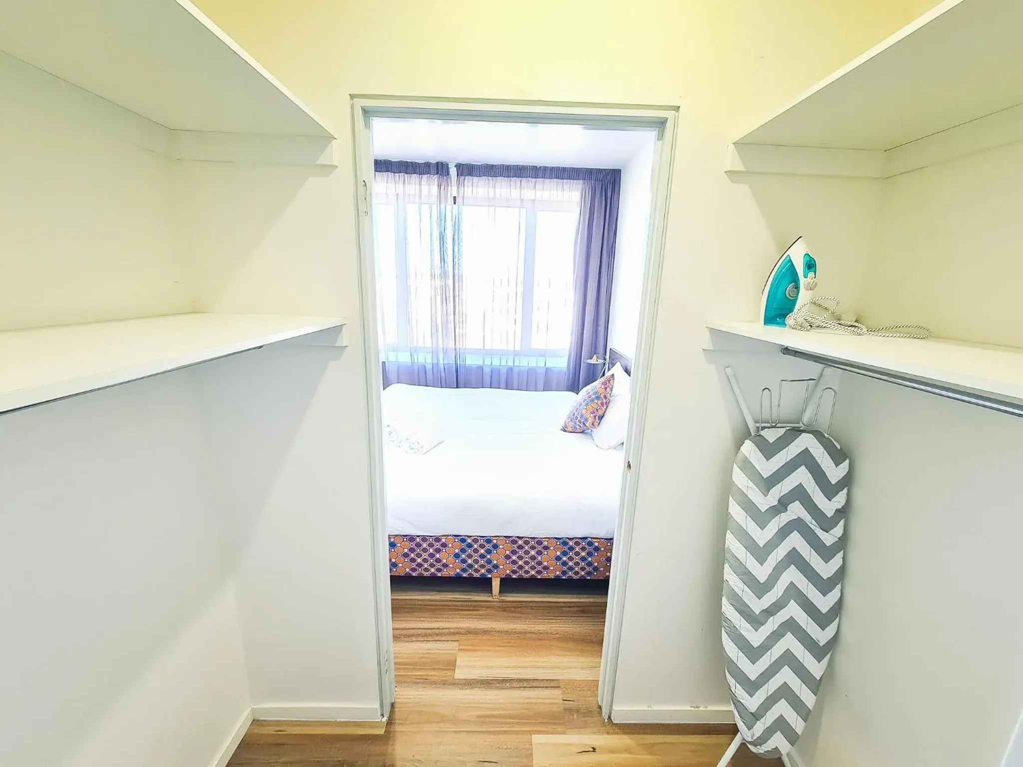 wardrobe, Bed in Exodus Dandenong Apartment Hotel wardrobe, Bed in Exodus Dandenong Apartment Hotel