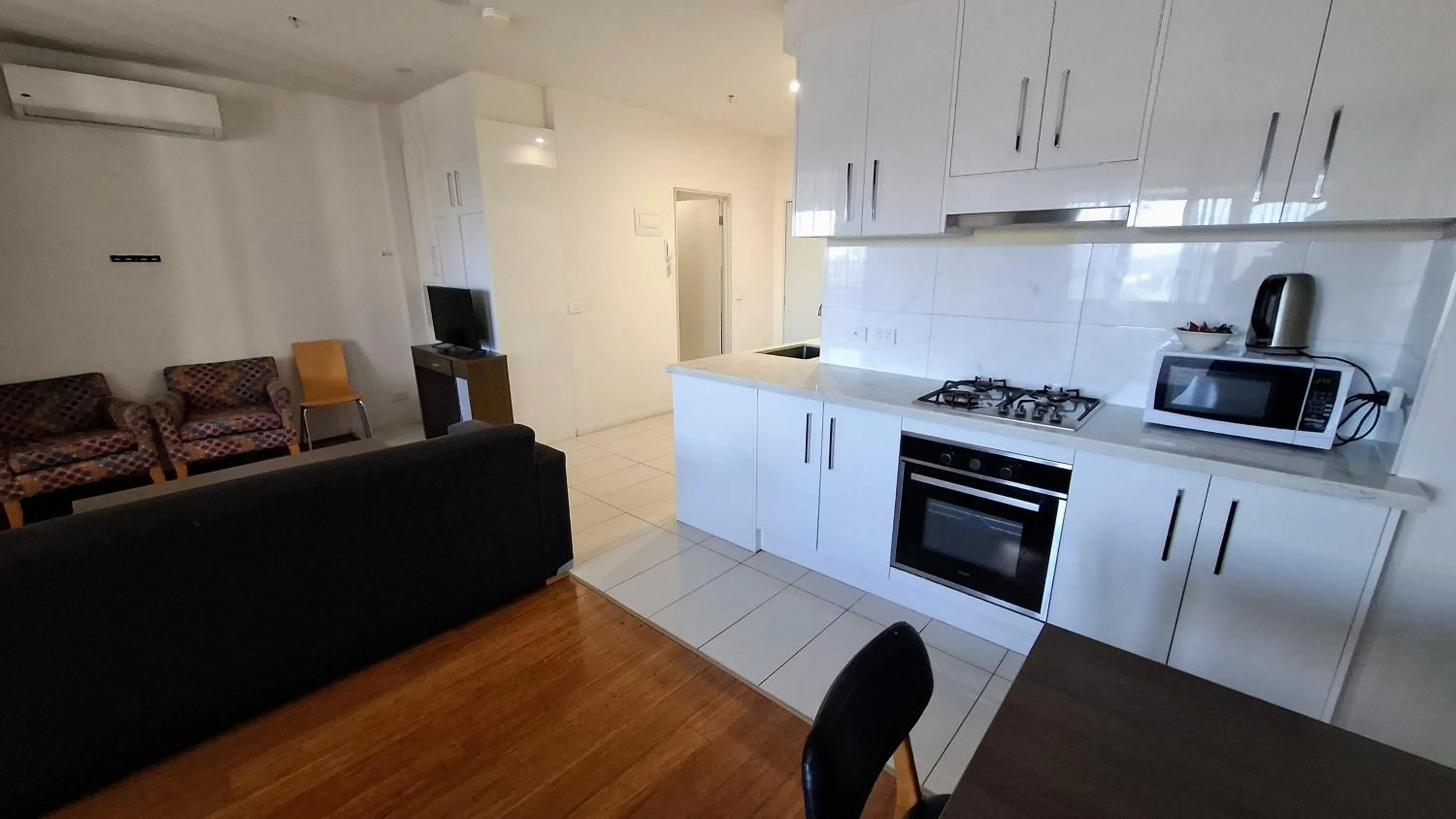 Kitchen or kitchenette in Exodus Dandenong Apartment Hotel