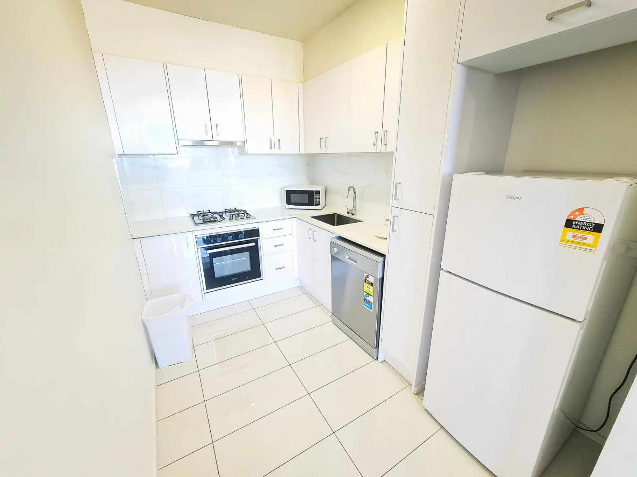 Kitchen or kitchenette in Exodus Dandenong Apartment Hotel